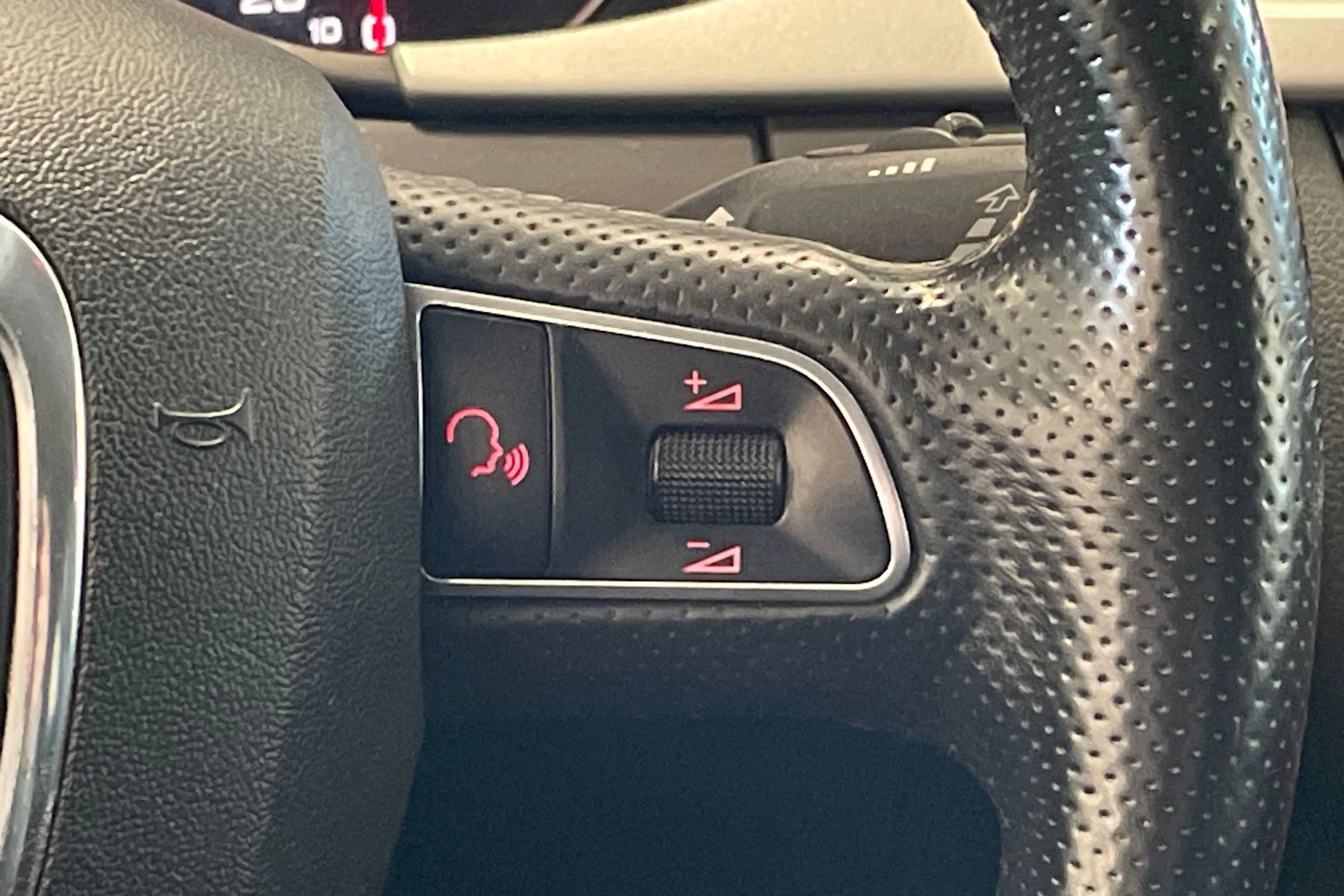 valkoinen Audi A4 2011 kuva 13.