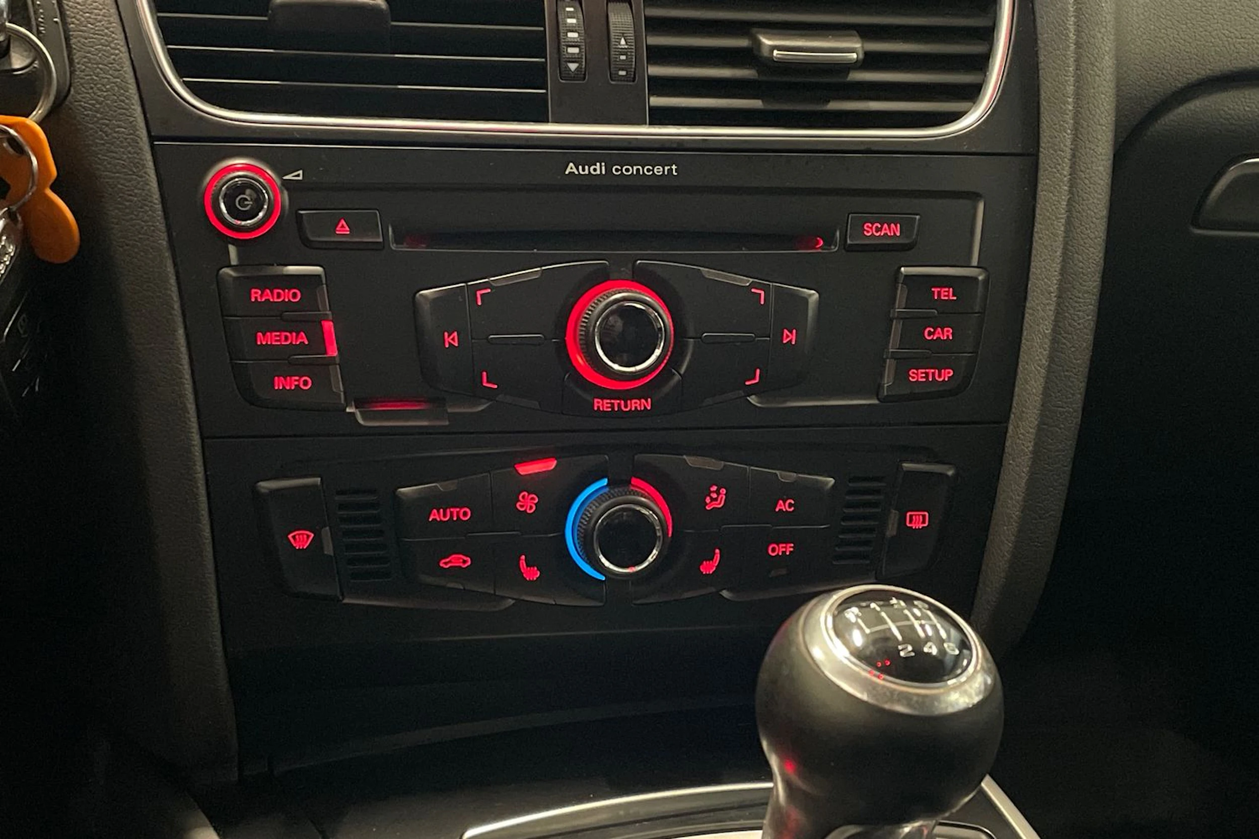 valkoinen Audi A4 2011 kuva 20.