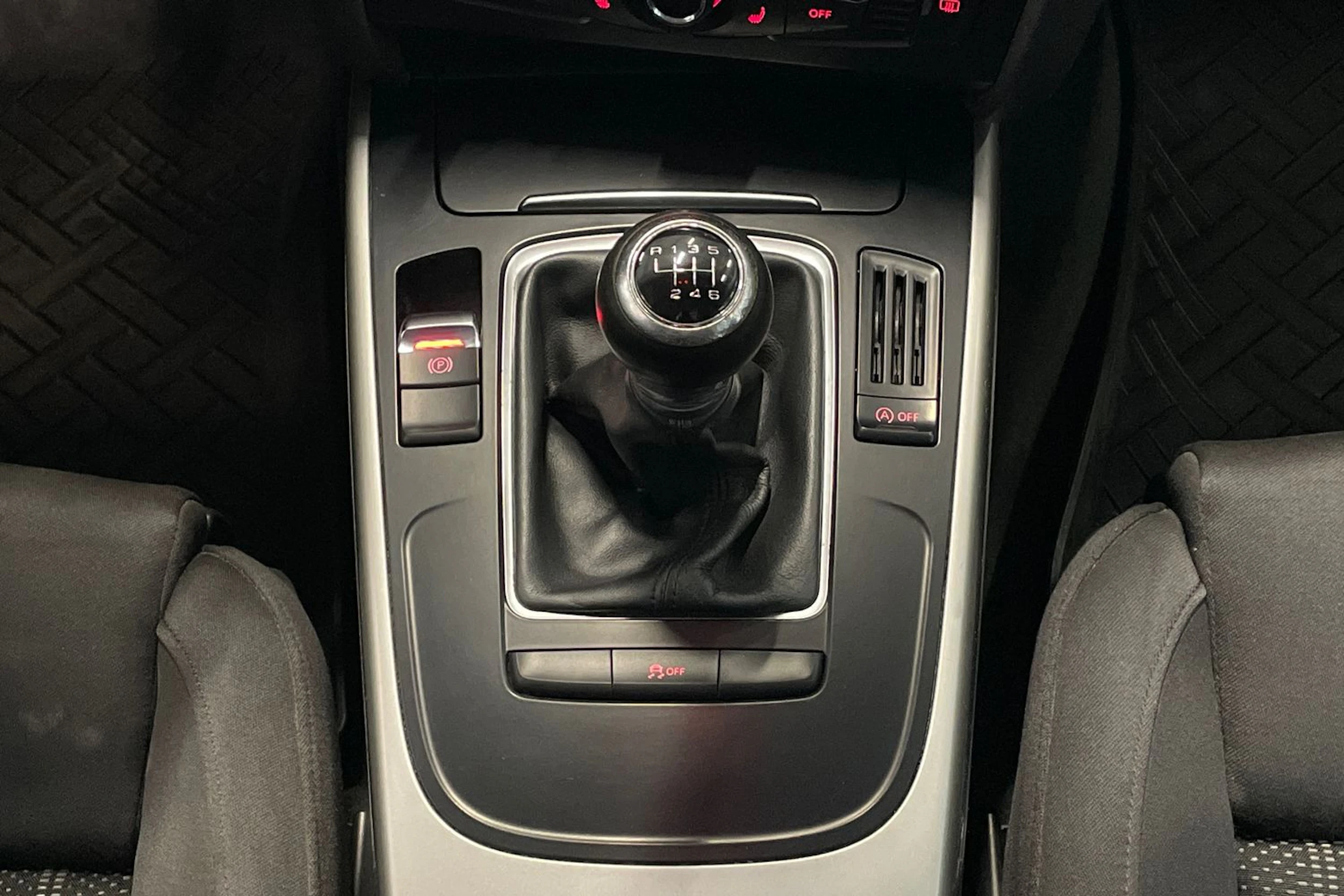 valkoinen Audi A4 2011 kuva 21.