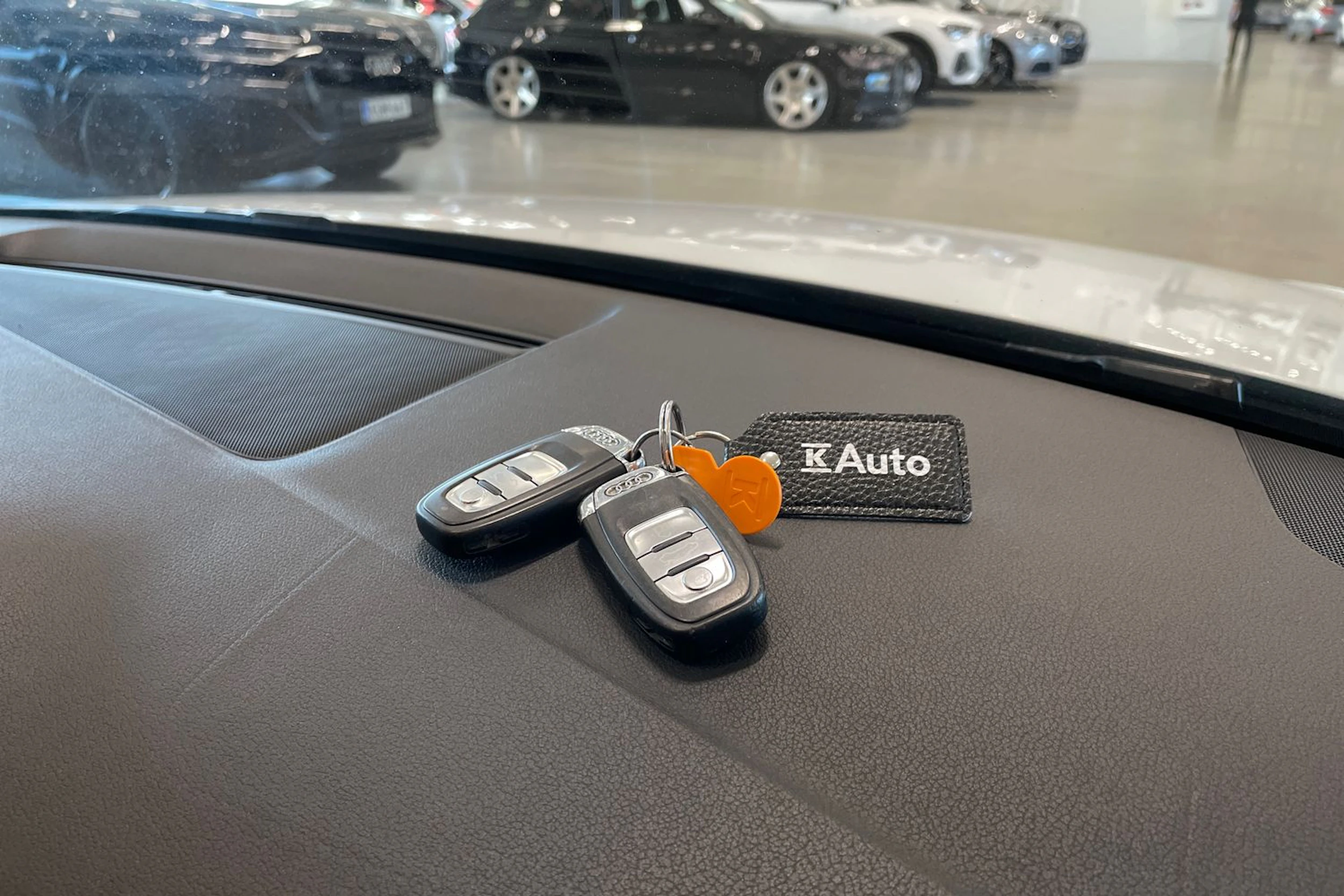 valkoinen Audi A4 2011 kuva 27.