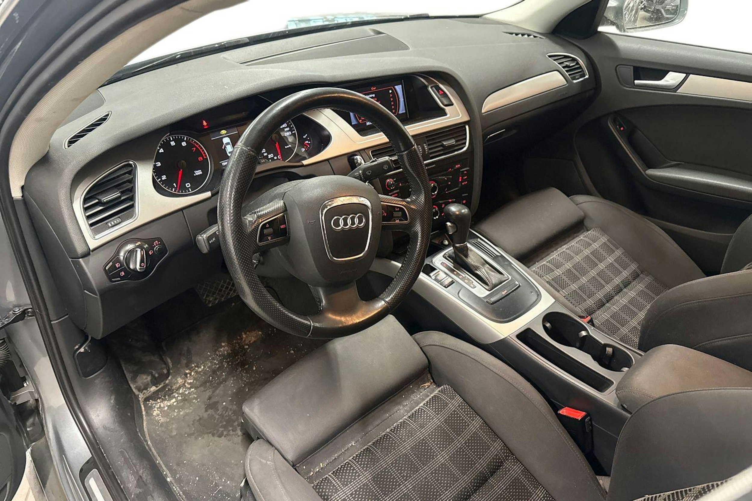 harmaa Audi A4 2011 kuva 3.