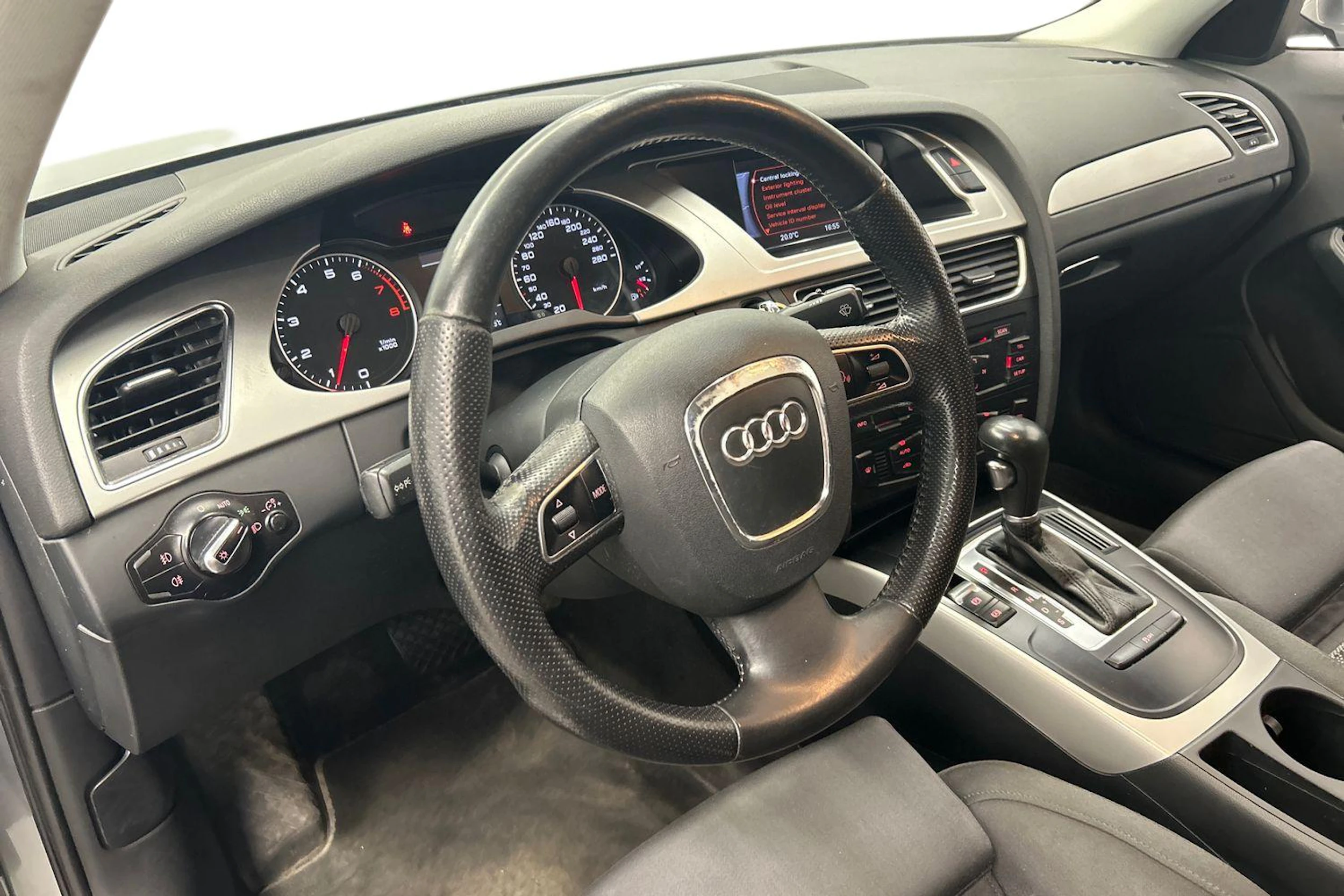 harmaa Audi A4 2011 kuva 6.