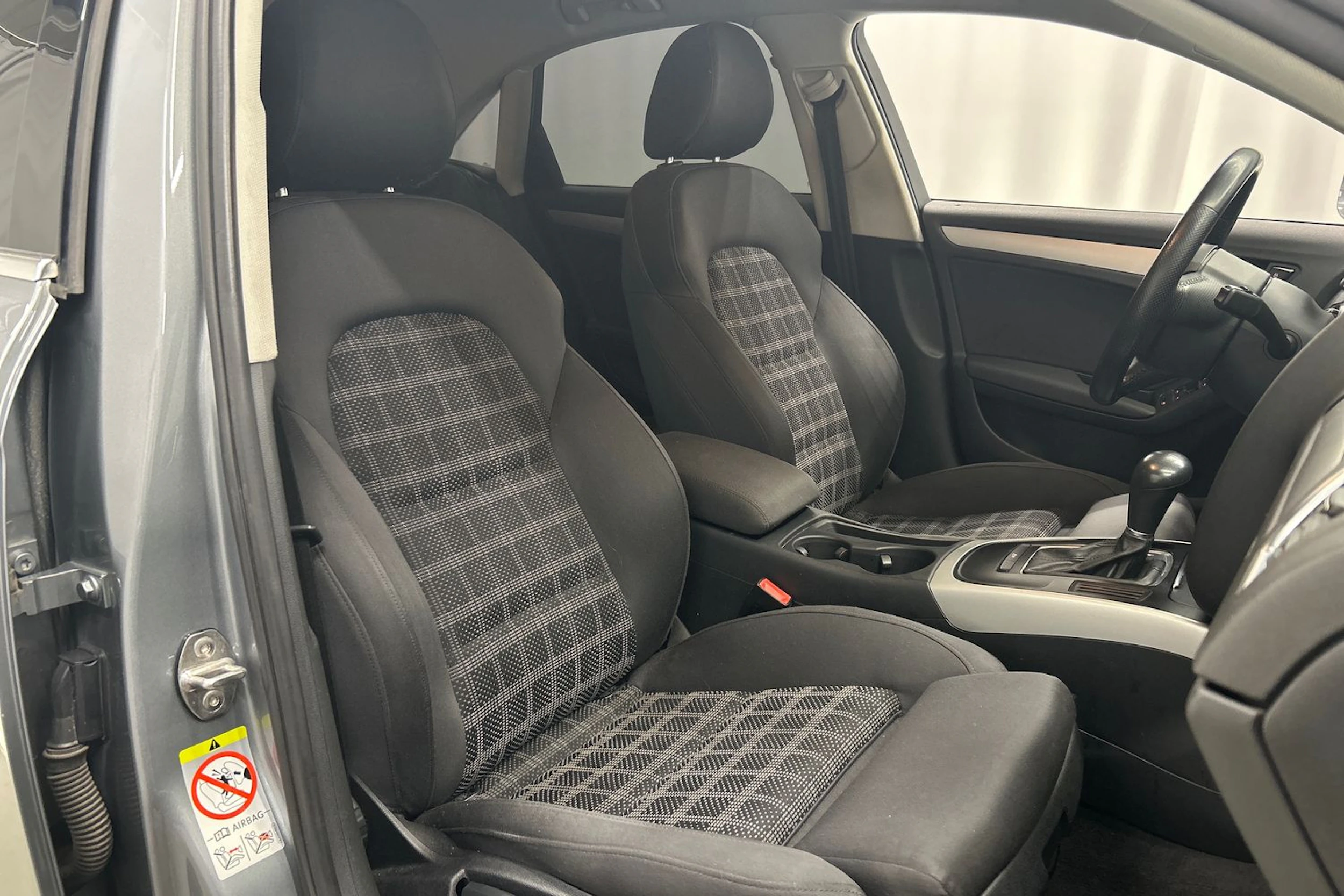 harmaa Audi A4 2011 kuva 11.