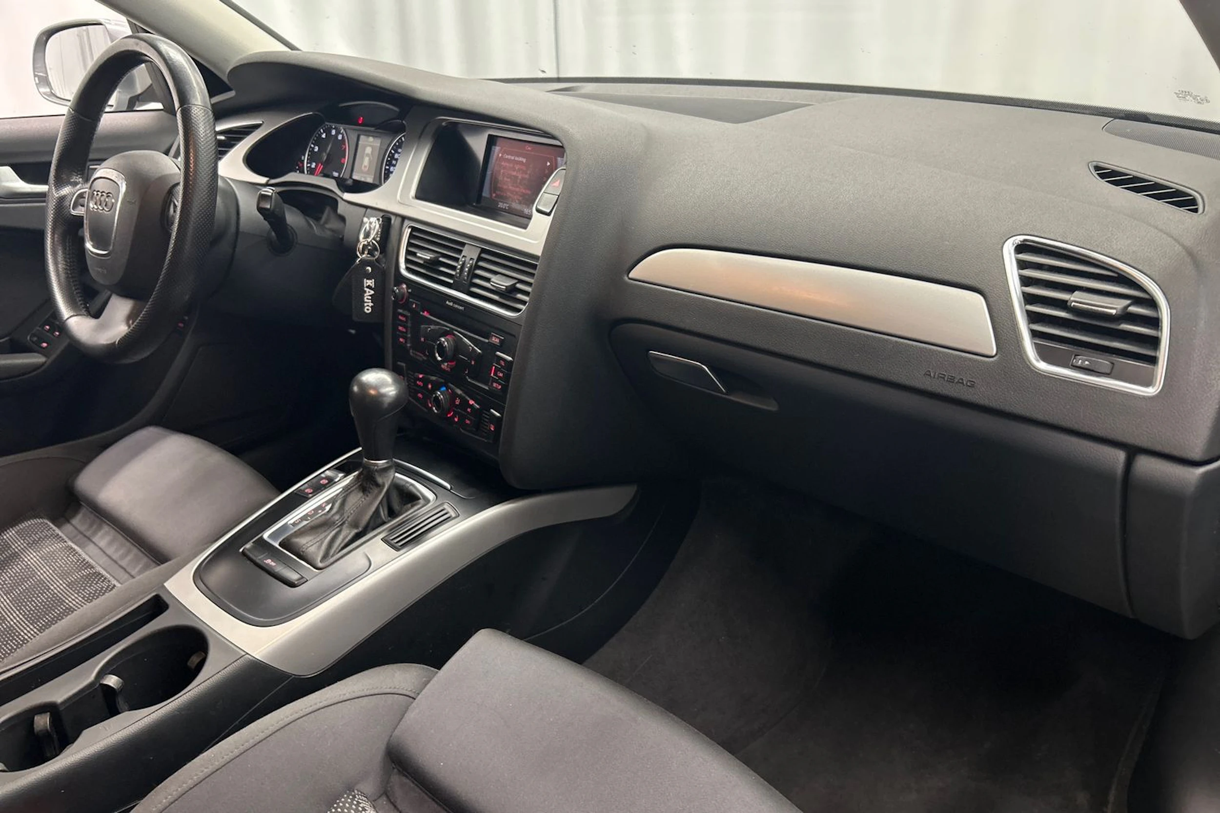 harmaa Audi A4 2011 kuva 12.