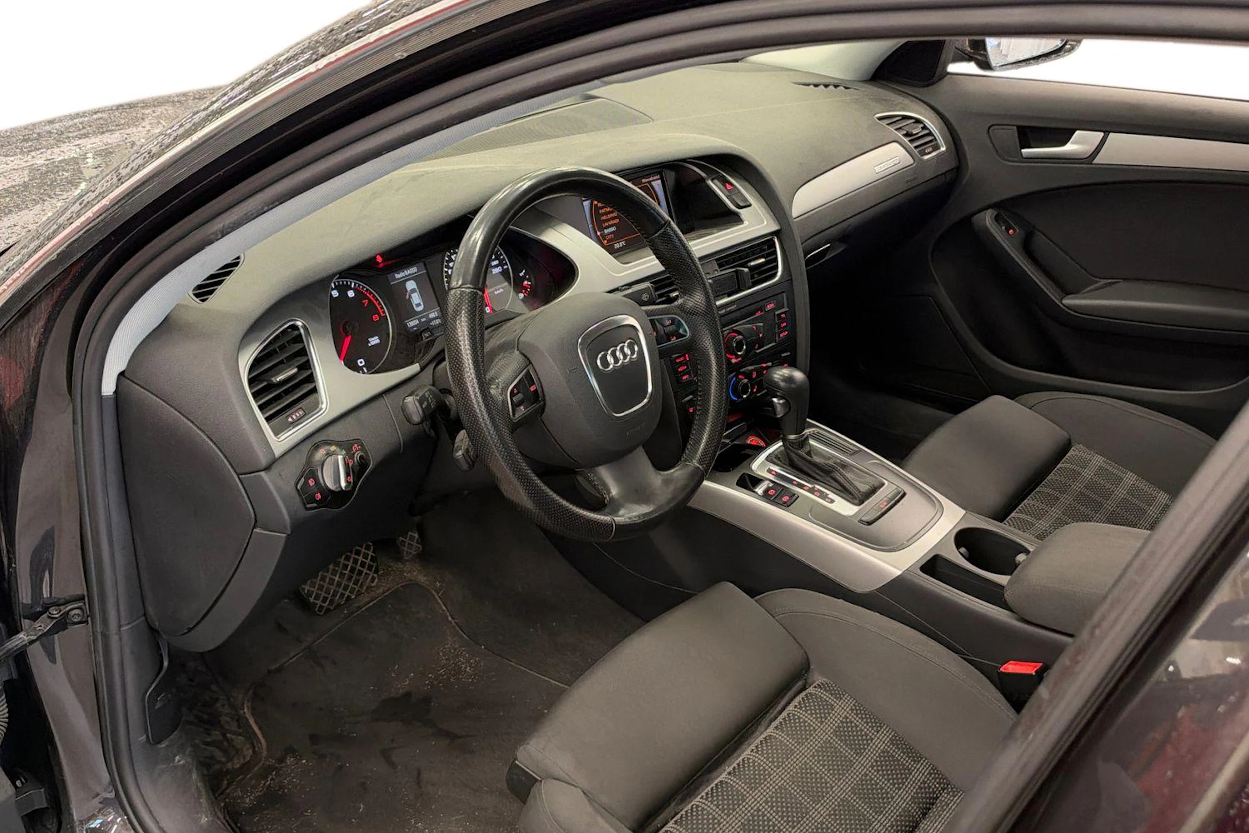 harmaa Audi A4 2011 kuva 3.