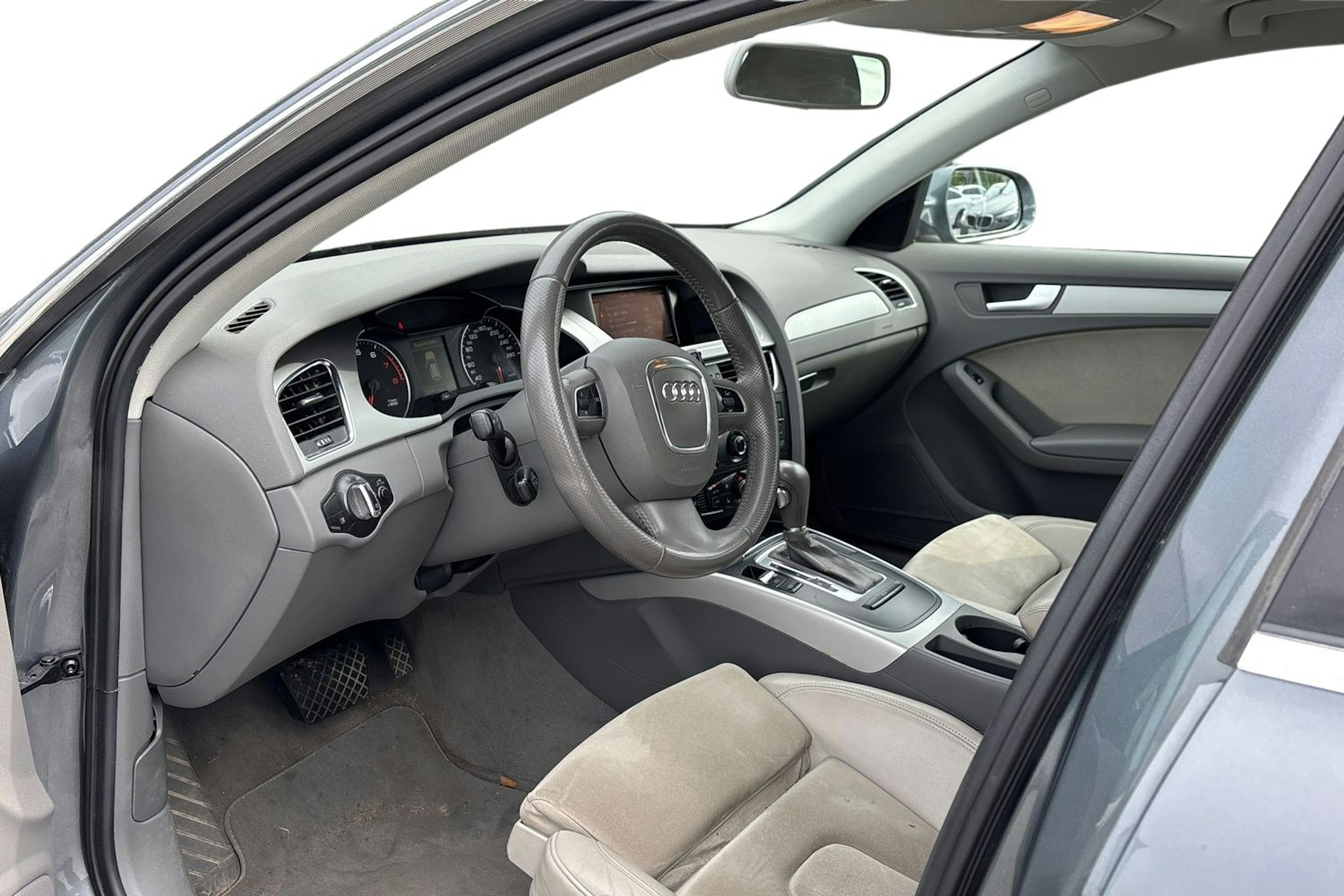 harmaa Audi A4 2011 kuva 3.