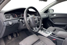 Musta Audi A4 2011 kuva 3.