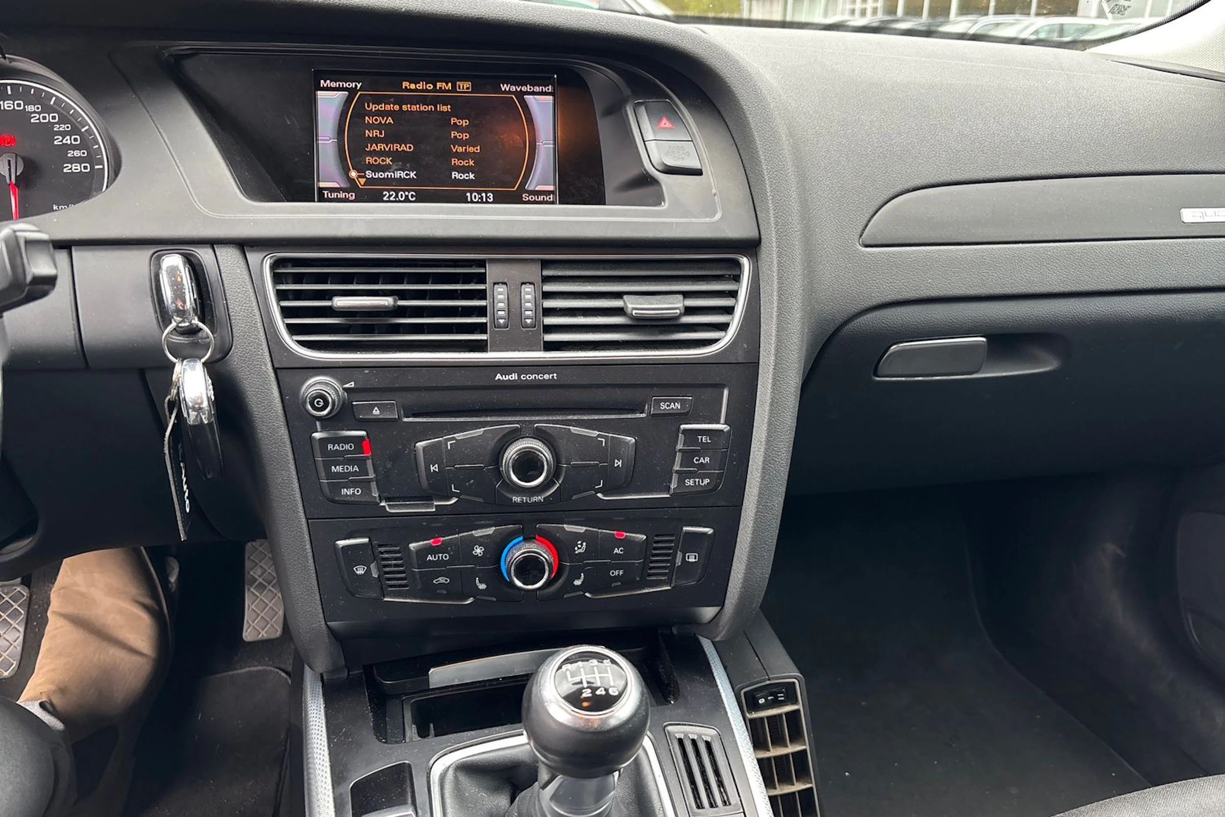 Musta Audi A4 2011 kuva 5.