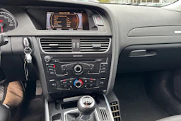 Musta Audi A4 2011 kuva 5.