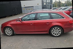 punainen Audi A4 2011 kuva 3.