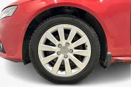 punainen Audi A4 2011 kuva 12.