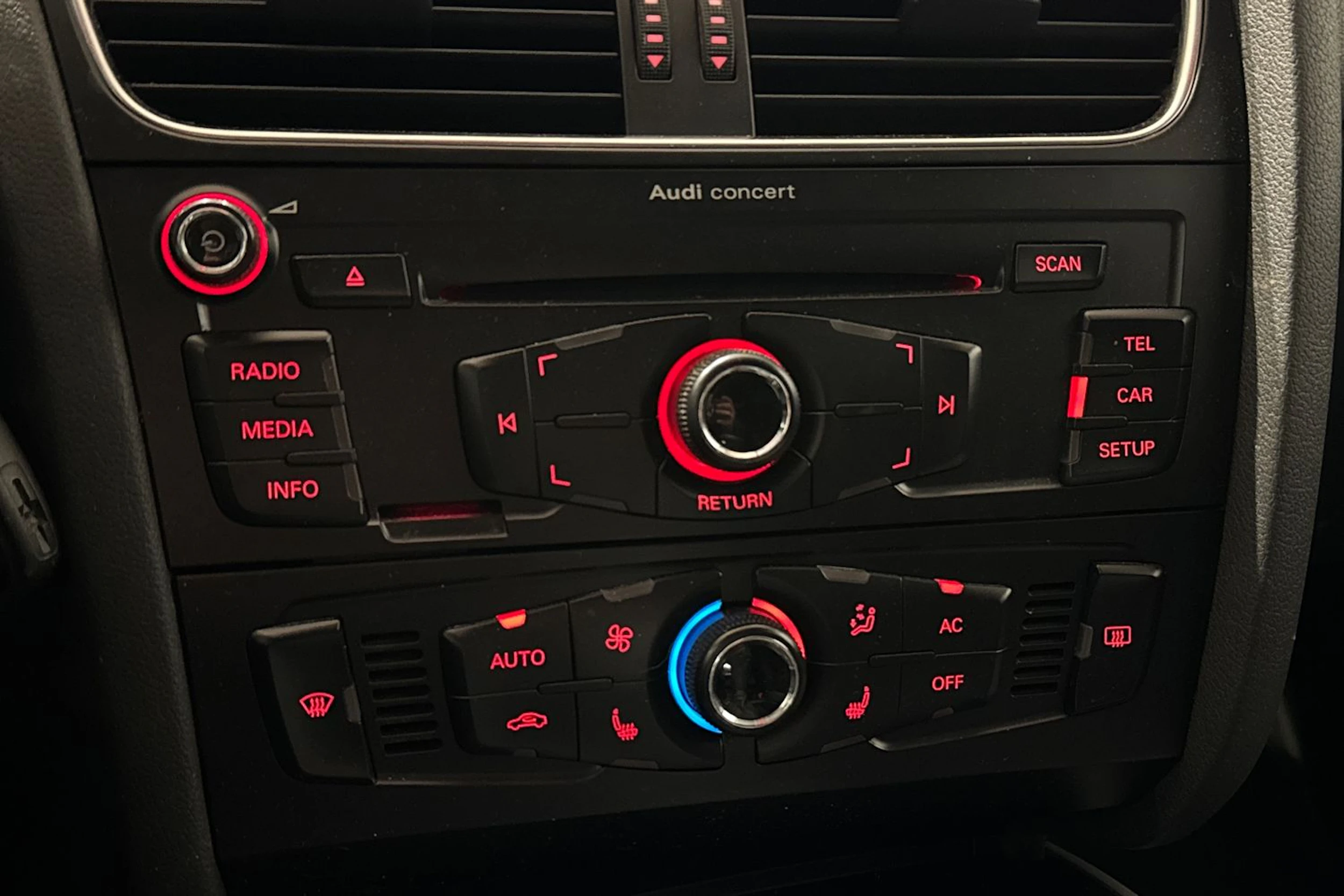 punainen Audi A4 2011 kuva 22.