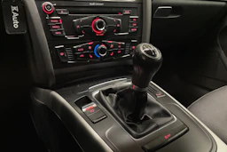 Valkoinen Audi A4 2012 kuva 14.