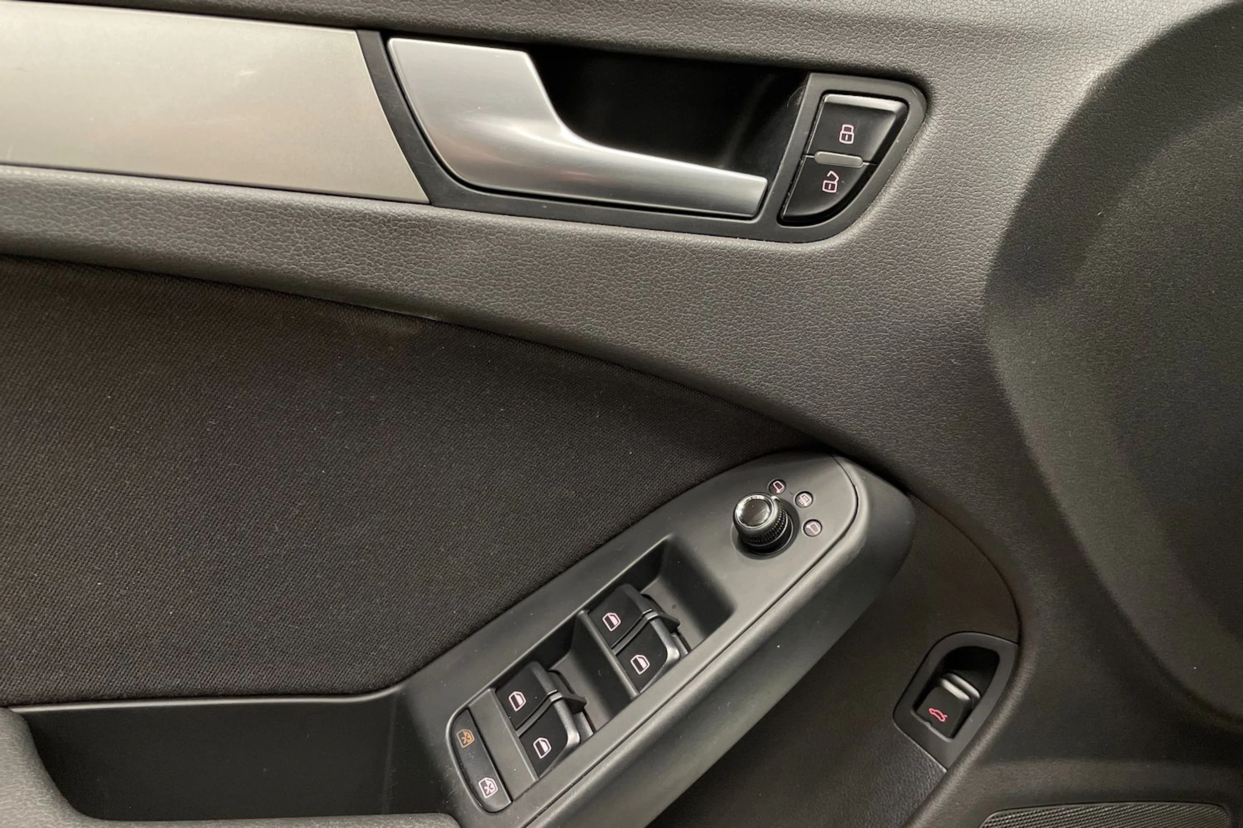 Valkoinen Audi A4 2012 kuva 18.