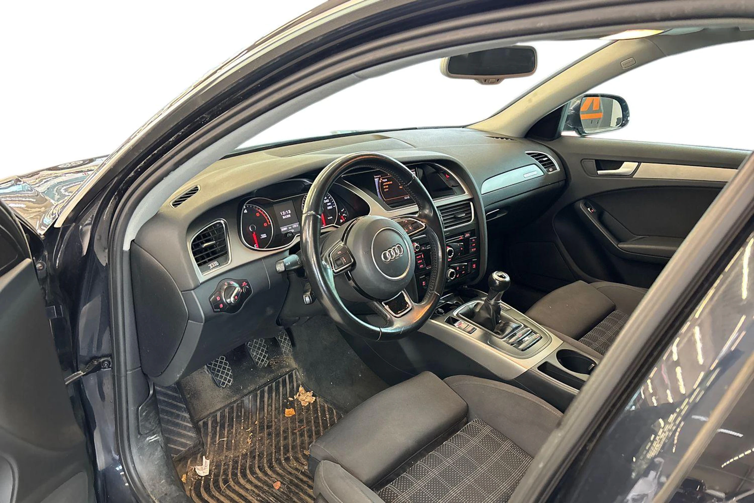 Sininen Audi A4 2012 kuva 6.