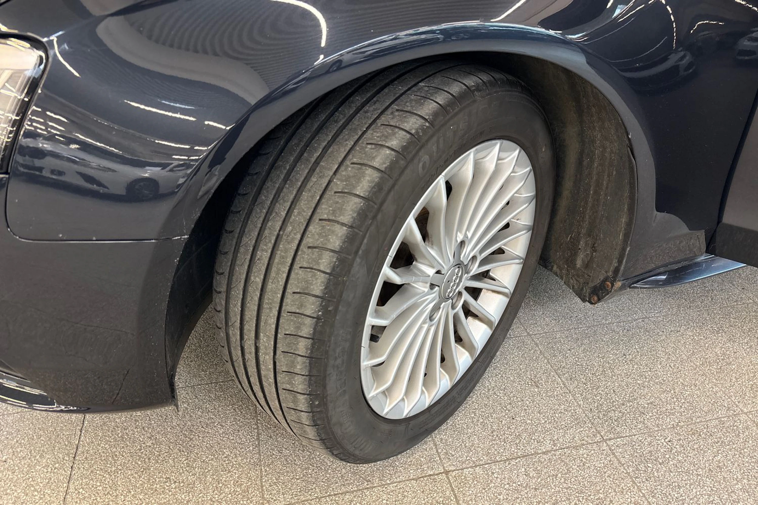 Sininen Audi A4 2012 kuva 10.