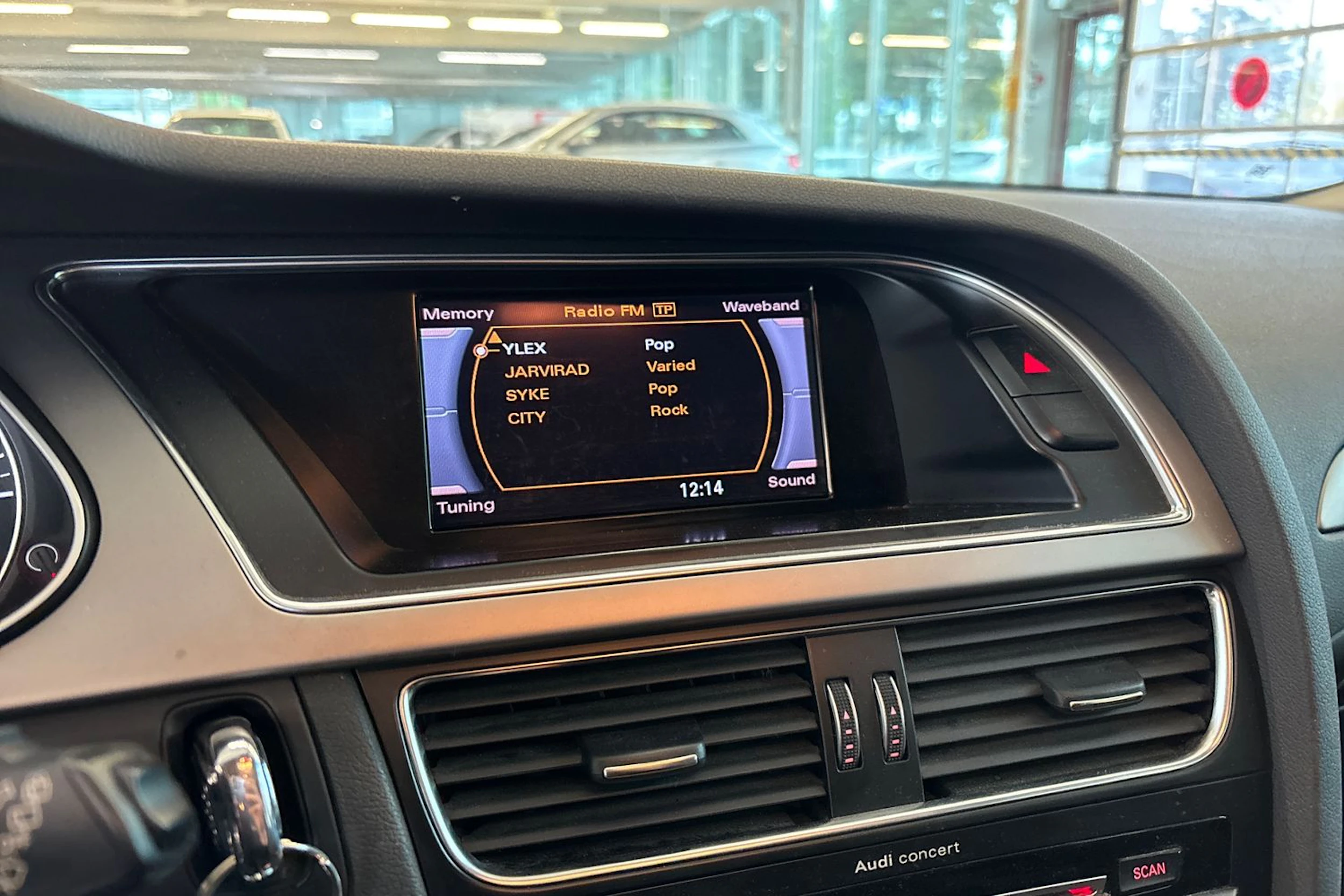 Sininen Audi A4 2012 kuva 12.