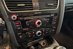 Sininen Audi A4 2012 kuva 13.