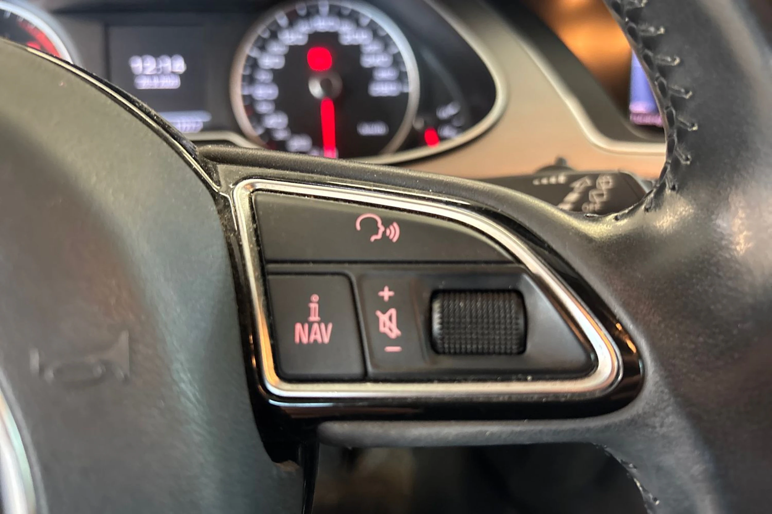 Sininen Audi A4 2012 kuva 15.