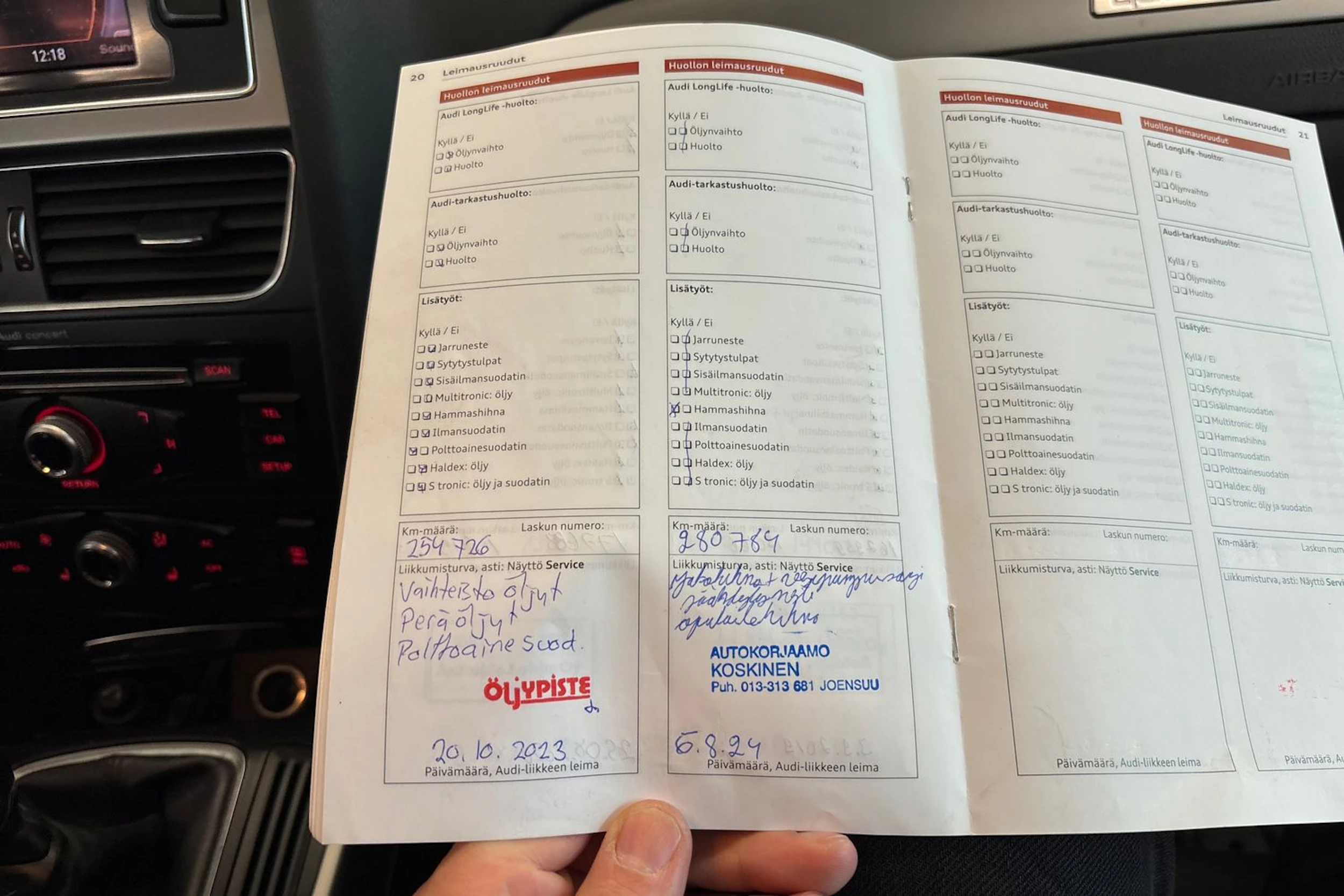Sininen Audi A4 2012 kuva 24.