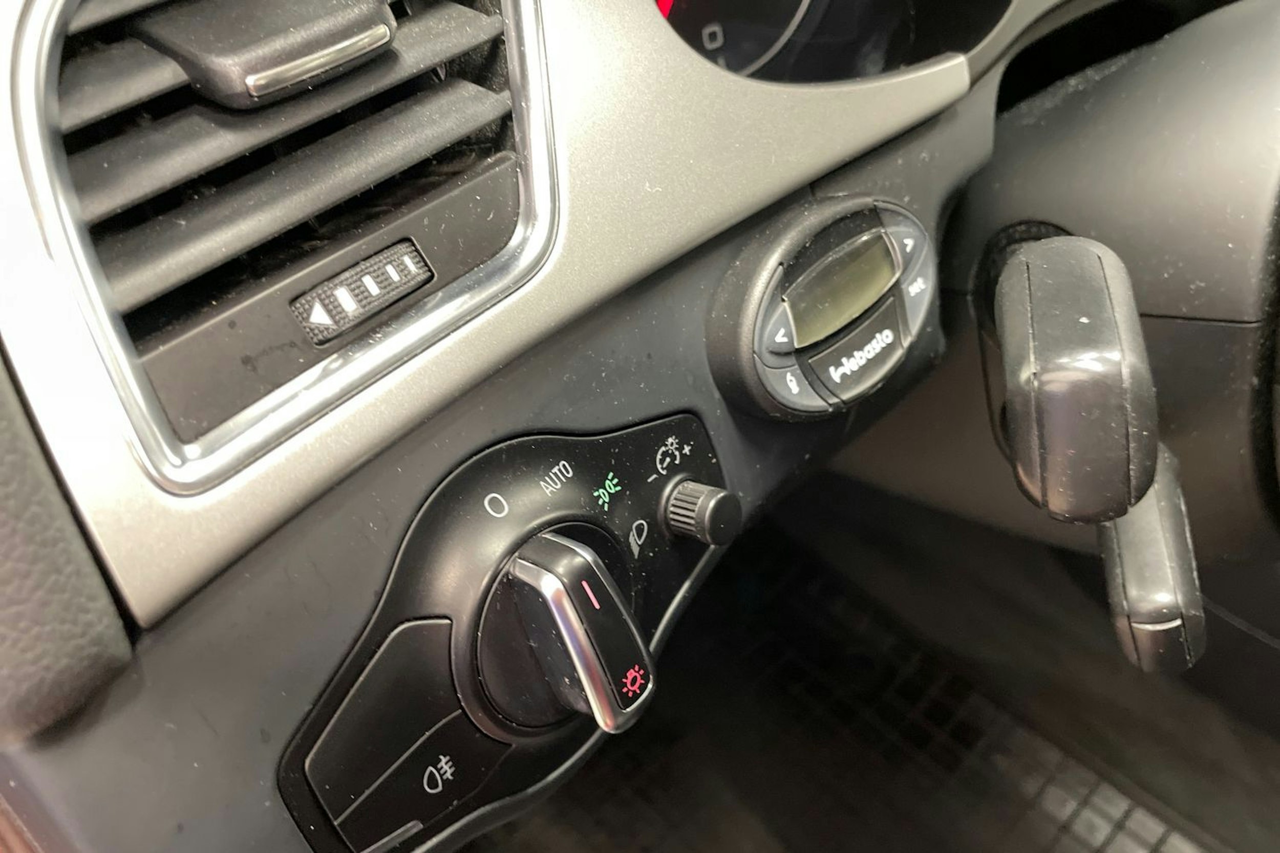 punainen Audi A4 2012 kuva 15.