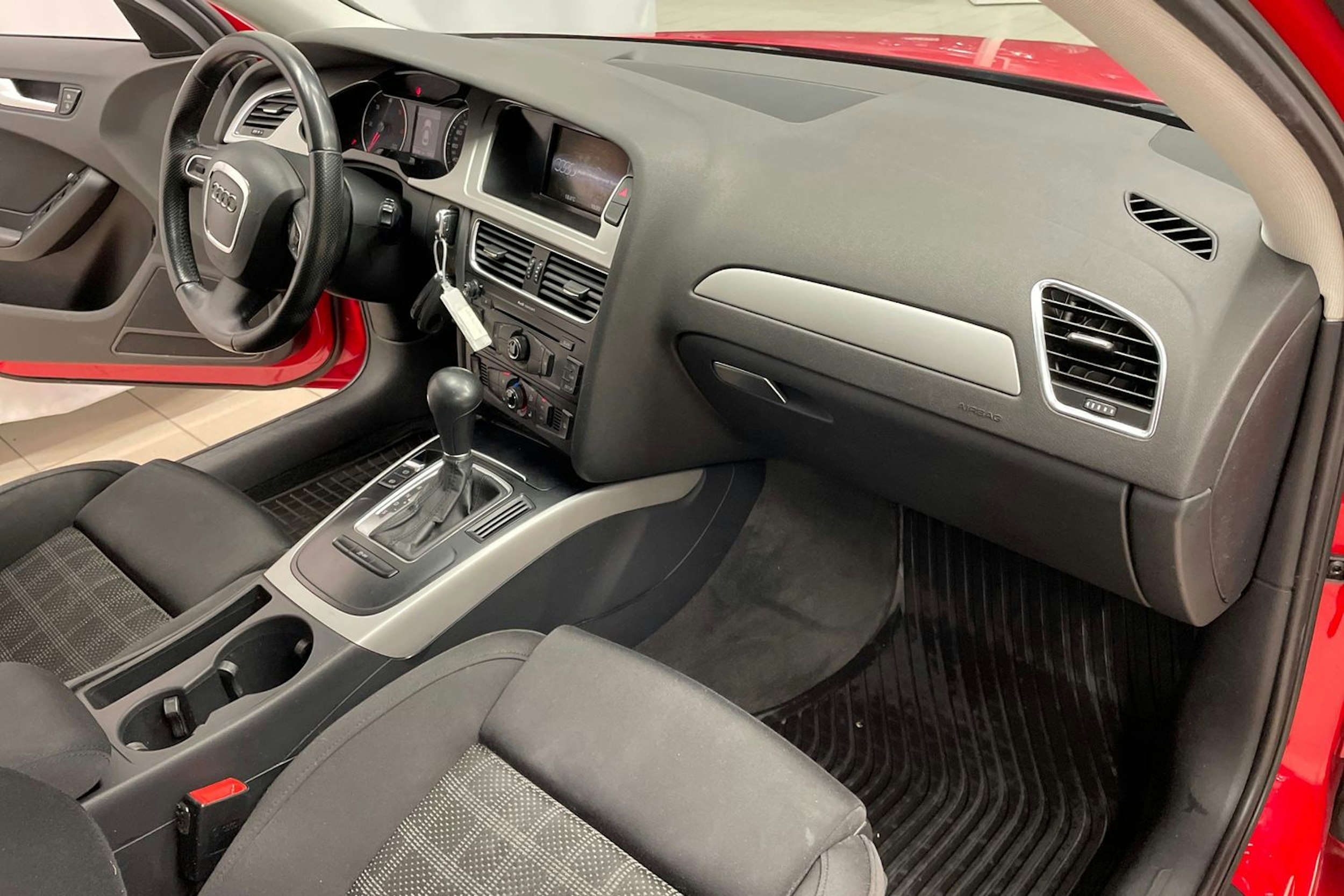 punainen Audi A4 2012 kuva 17.