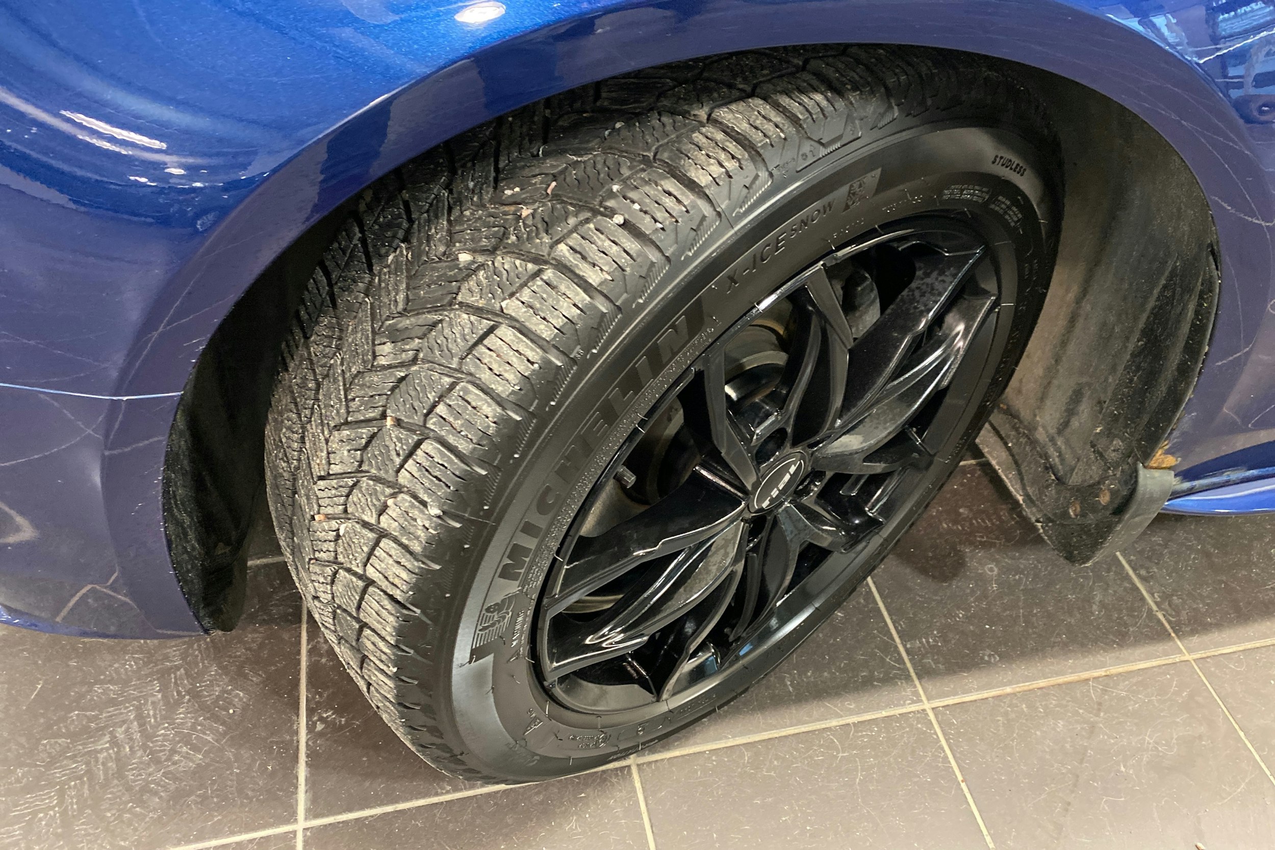 Sininen Audi A4 2013 kuva 13.