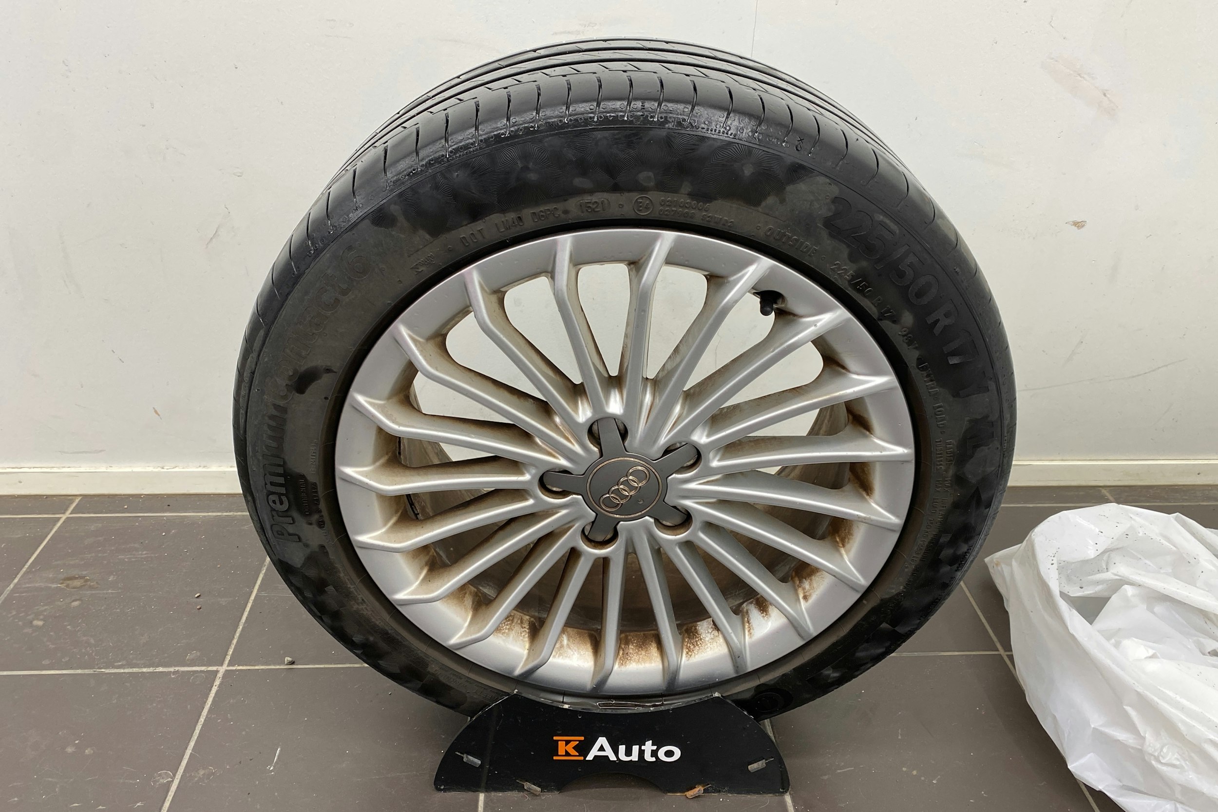 Sininen Audi A4 2013 kuva 17.