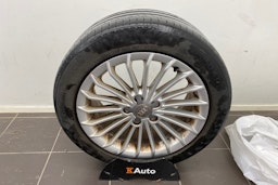 Sininen Audi A4 2013 kuva 17.