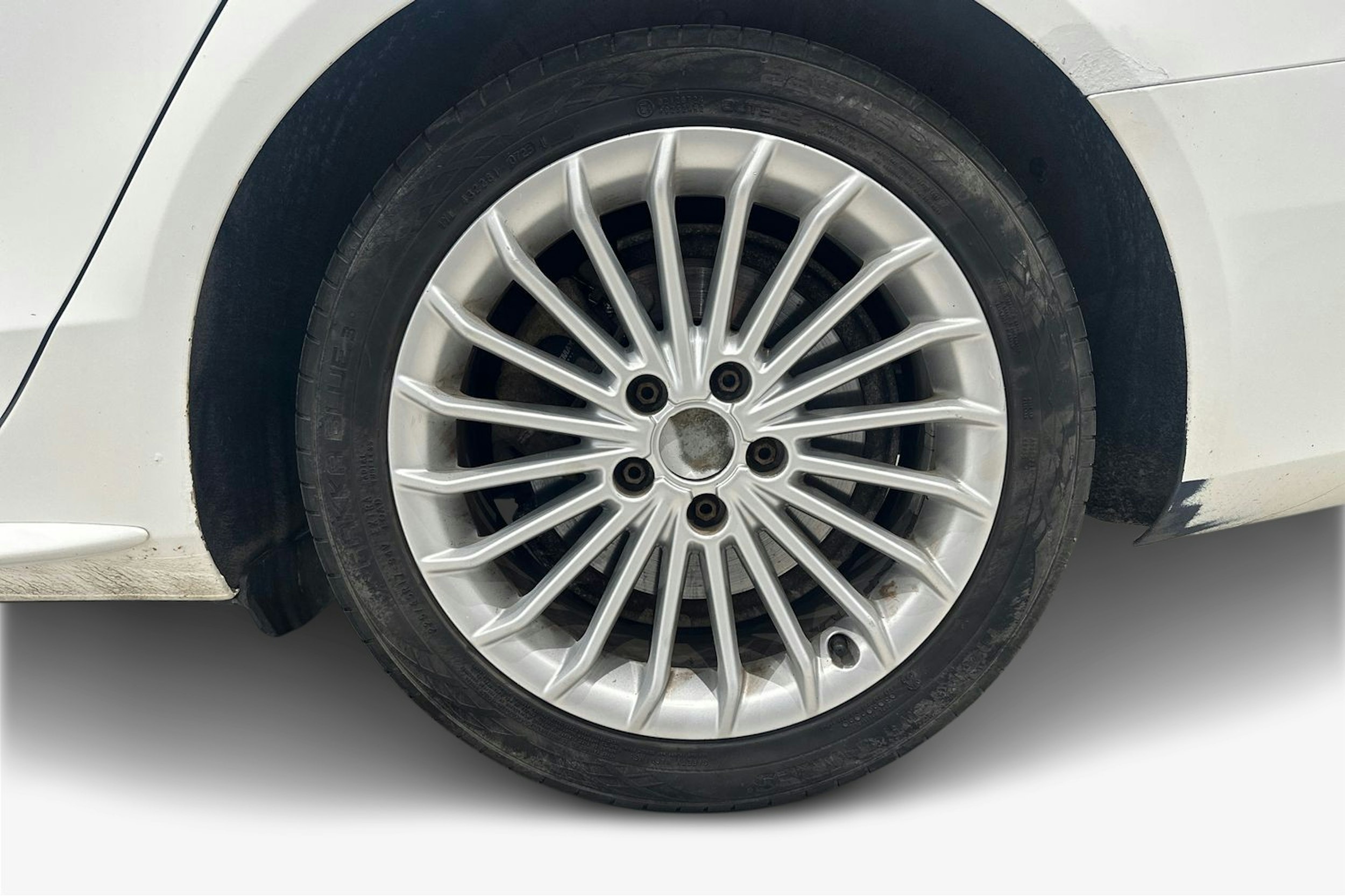 valkoinen Audi A4 2013 kuva 11.