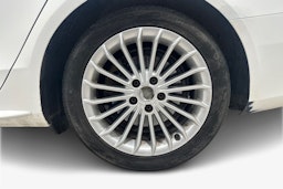 valkoinen Audi A4 2013 kuva 11.