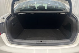 valkoinen Audi A4 2013 kuva 15.