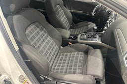 valkoinen Audi A4 2013 kuva 16.