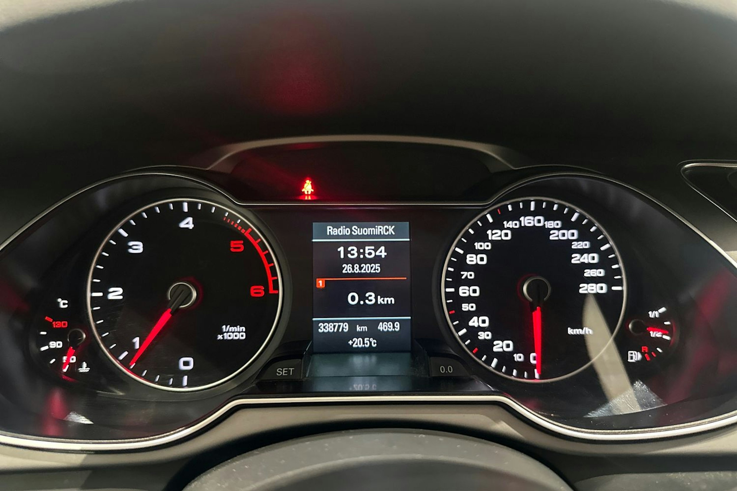 valkoinen Audi A4 2013 kuva 19.
