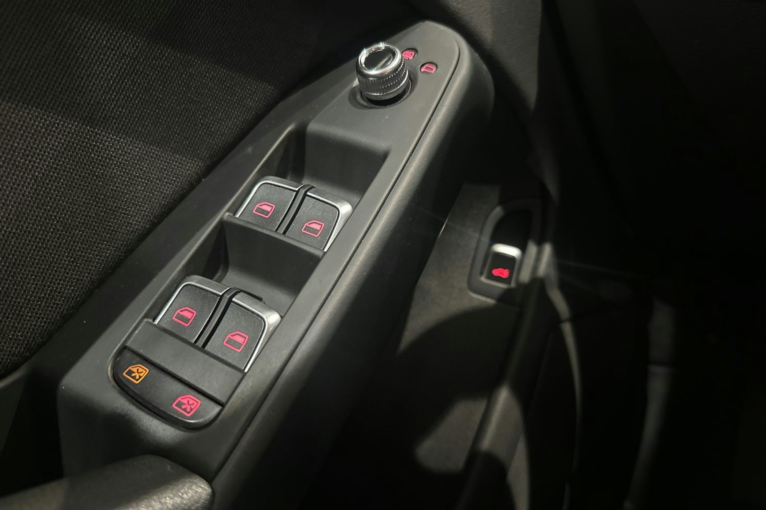 valkoinen Audi A4 2013 kuva 22.