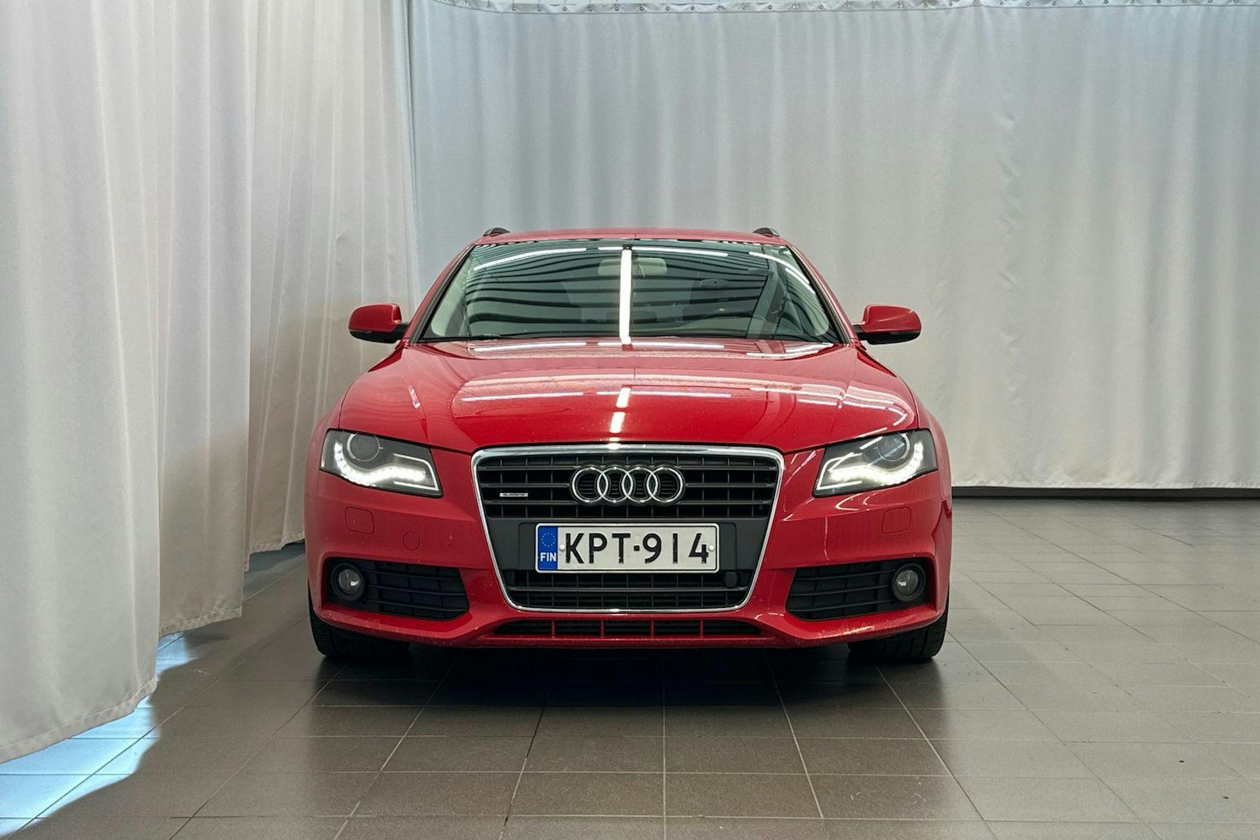 punainen Audi A4 2012 kuva 8.
