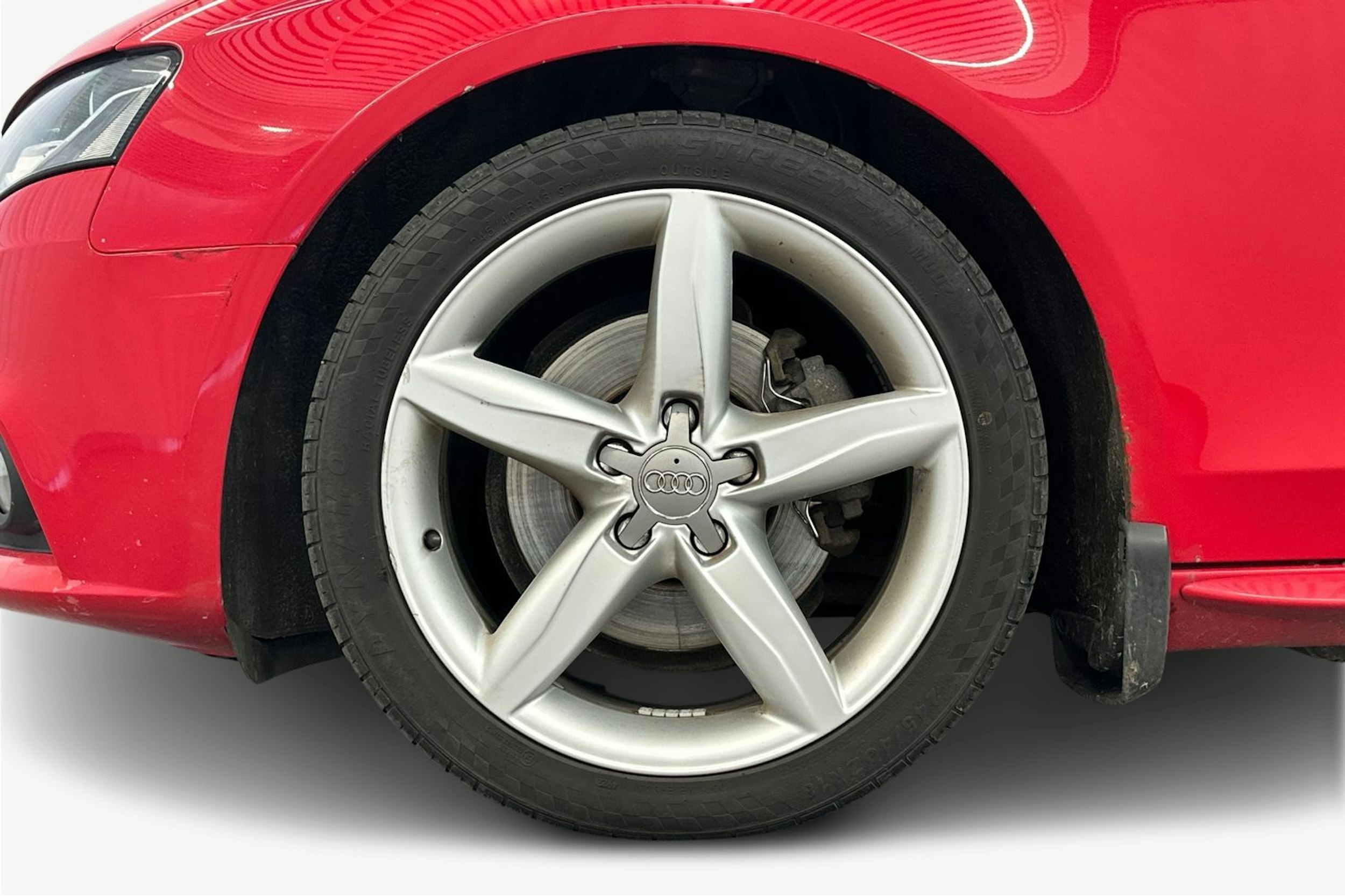 punainen Audi A4 2012 kuva 9.