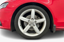 punainen Audi A4 2012 kuva 9.