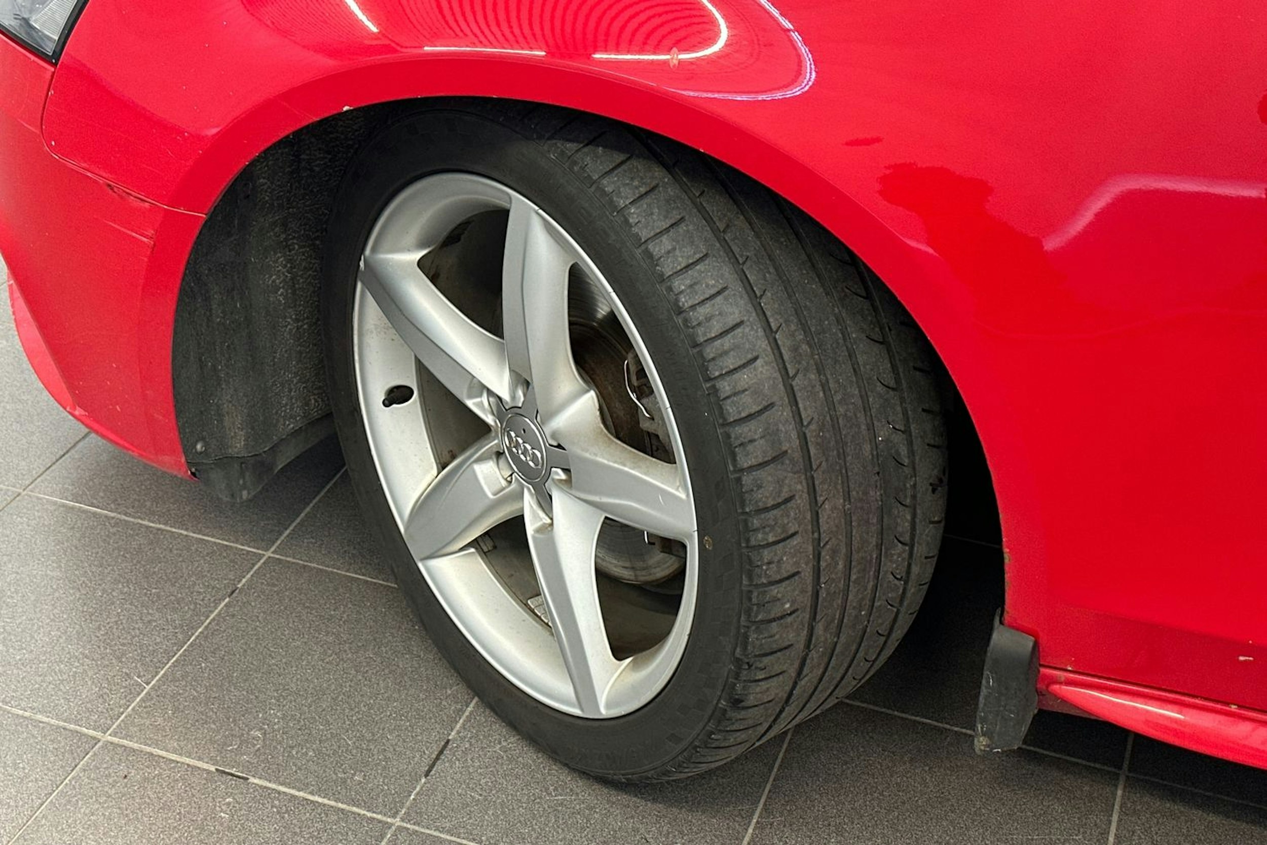 punainen Audi A4 2012 kuva 10.