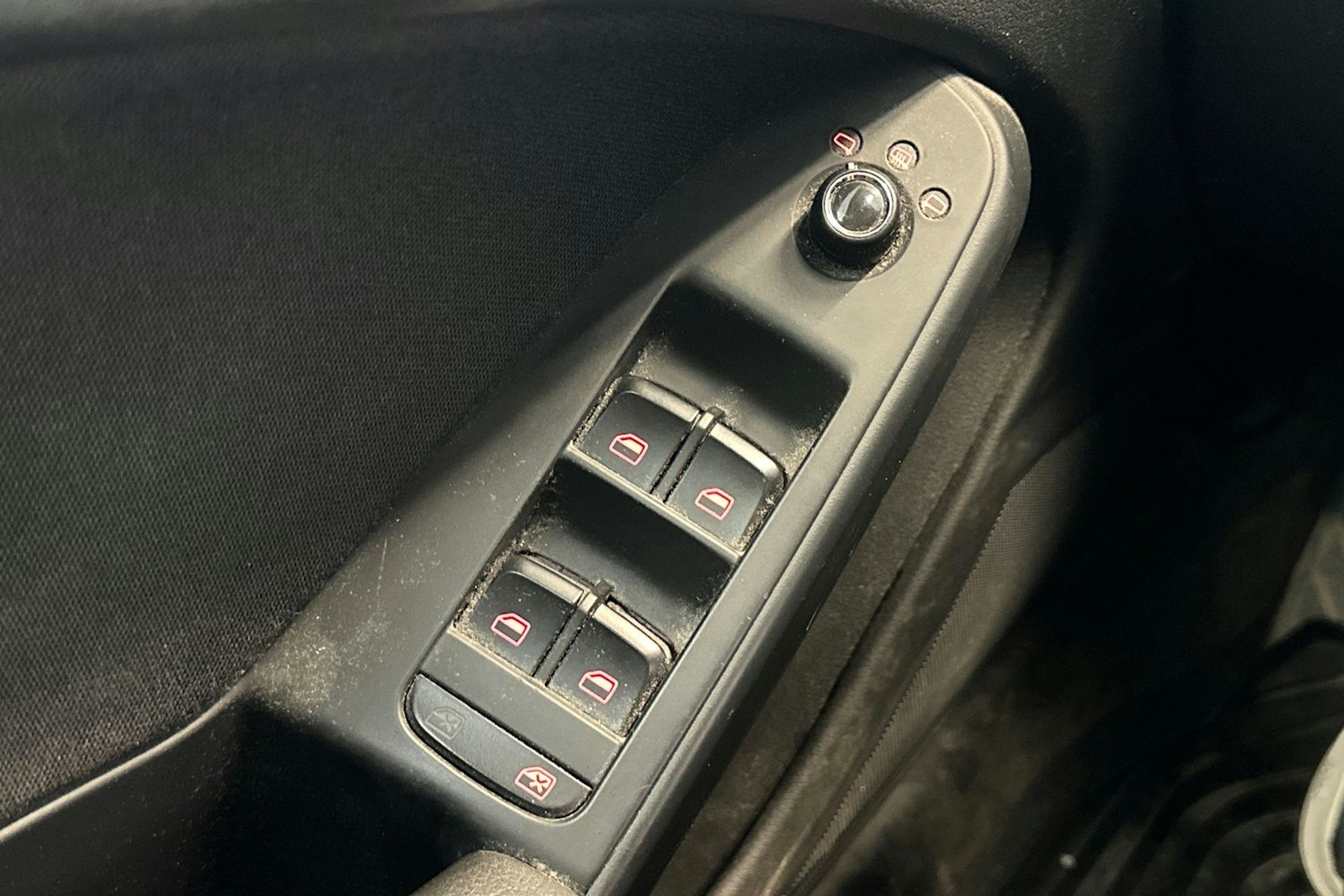 punainen Audi A4 2012 kuva 15.