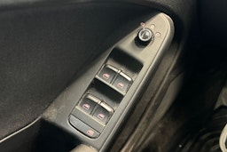 punainen Audi A4 2012 kuva 15.