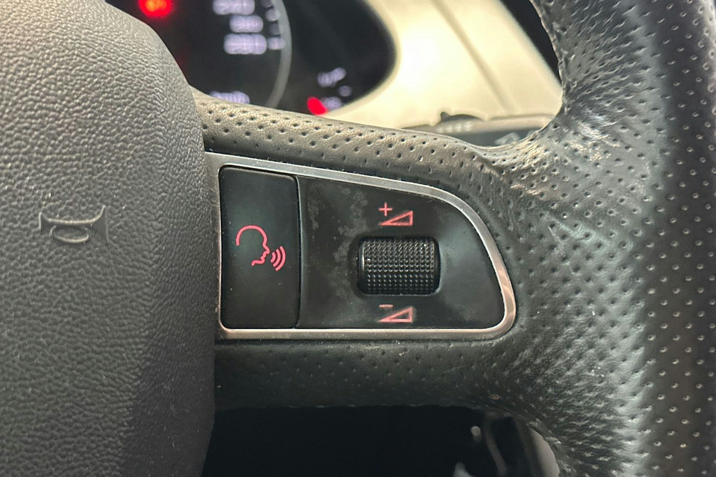 punainen Audi A4 2012 kuva 18.