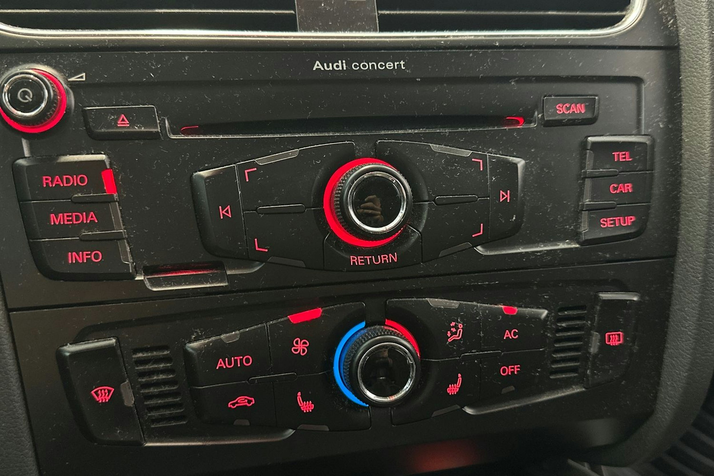 punainen Audi A4 2012 kuva 22.