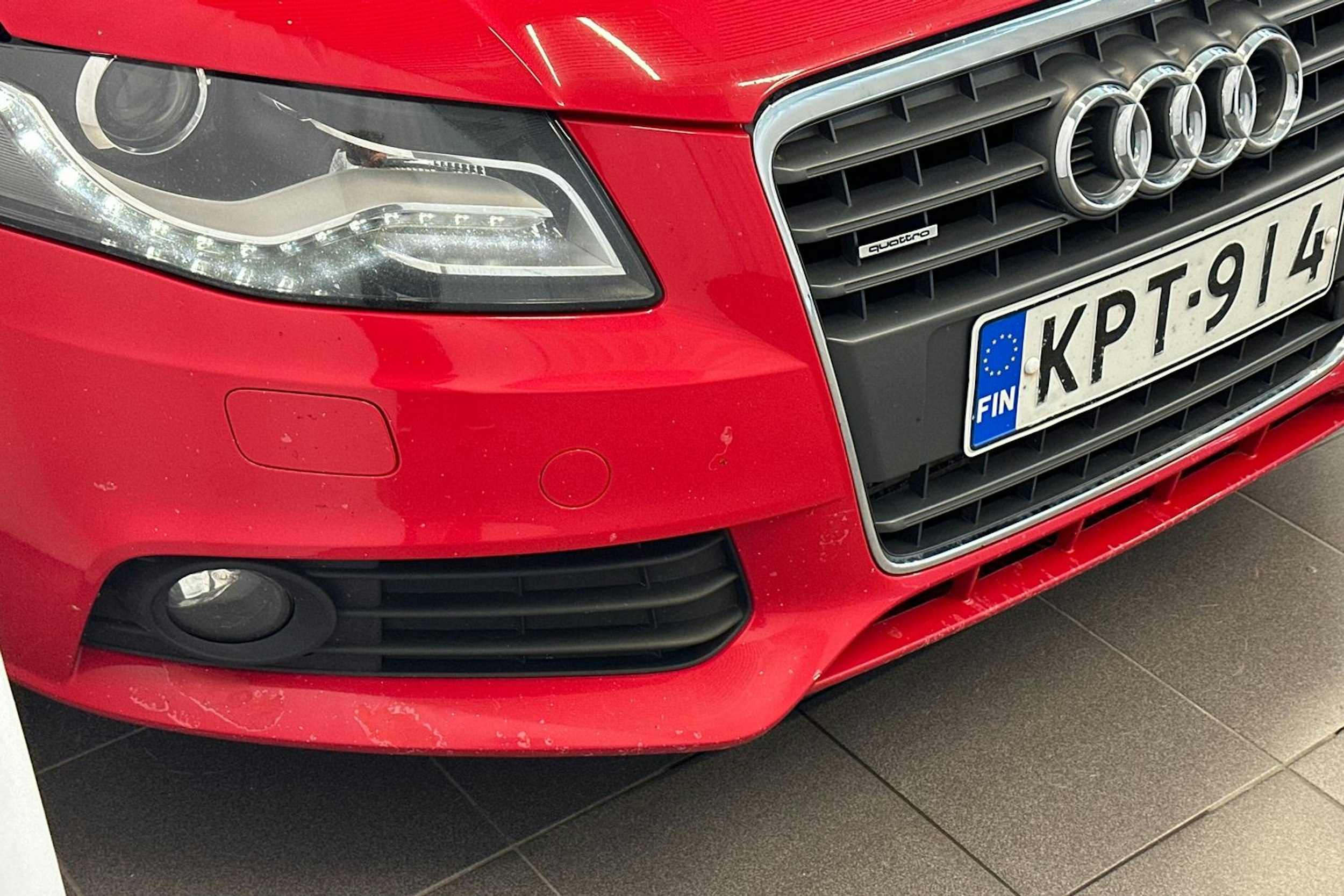 punainen Audi A4 2012 kuva 27.