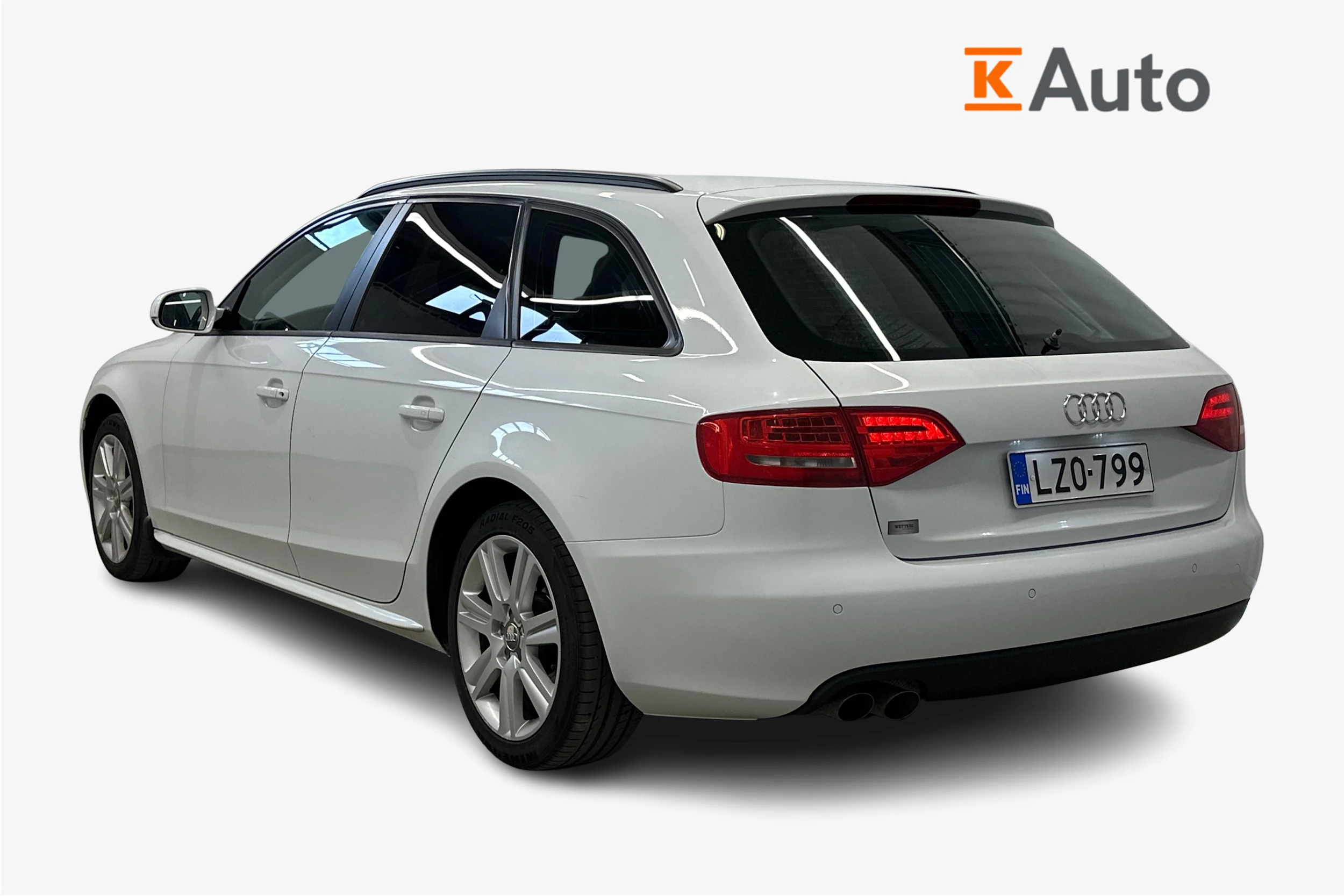valkoinen Audi A4 2012 kuva 3.