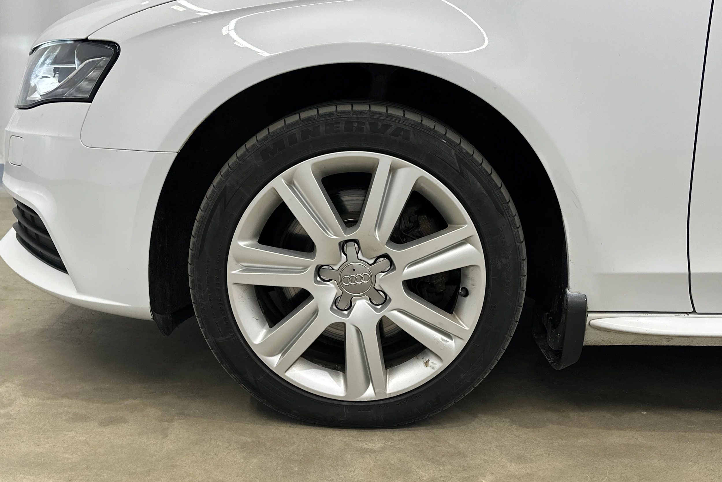 valkoinen Audi A4 2012 kuva 15.