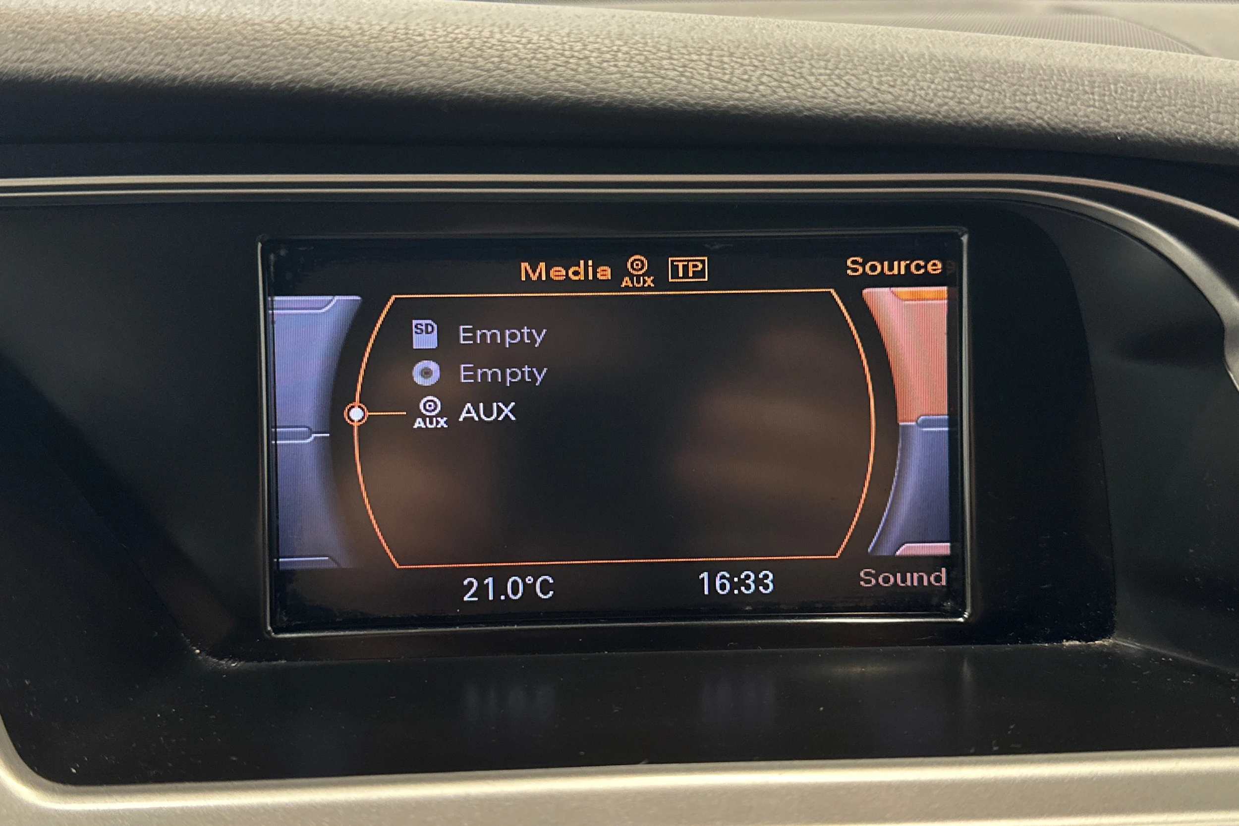 valkoinen Audi A4 2012 kuva 21.