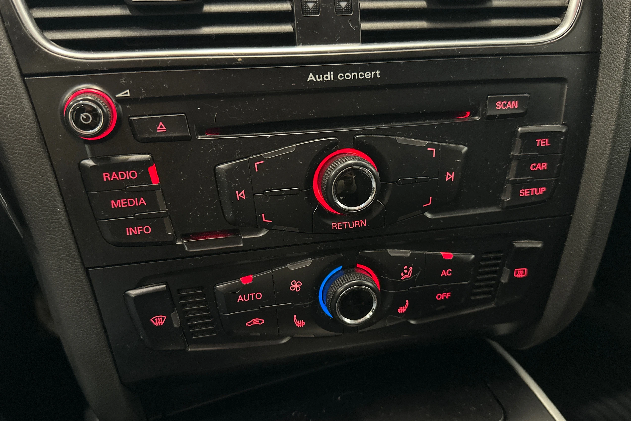 valkoinen Audi A4 2012 kuva 23.