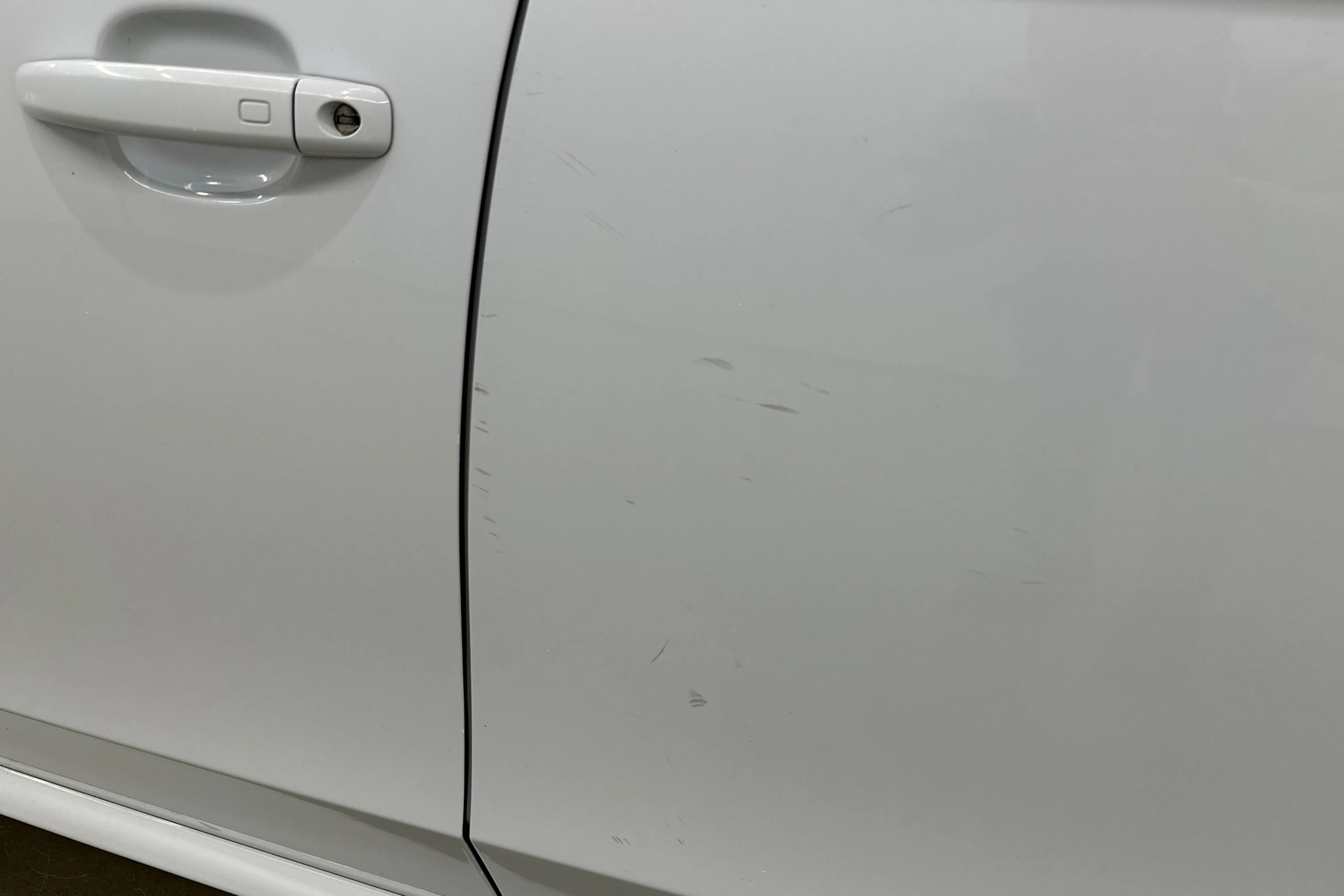 valkoinen Audi A4 2012 kuva 33.