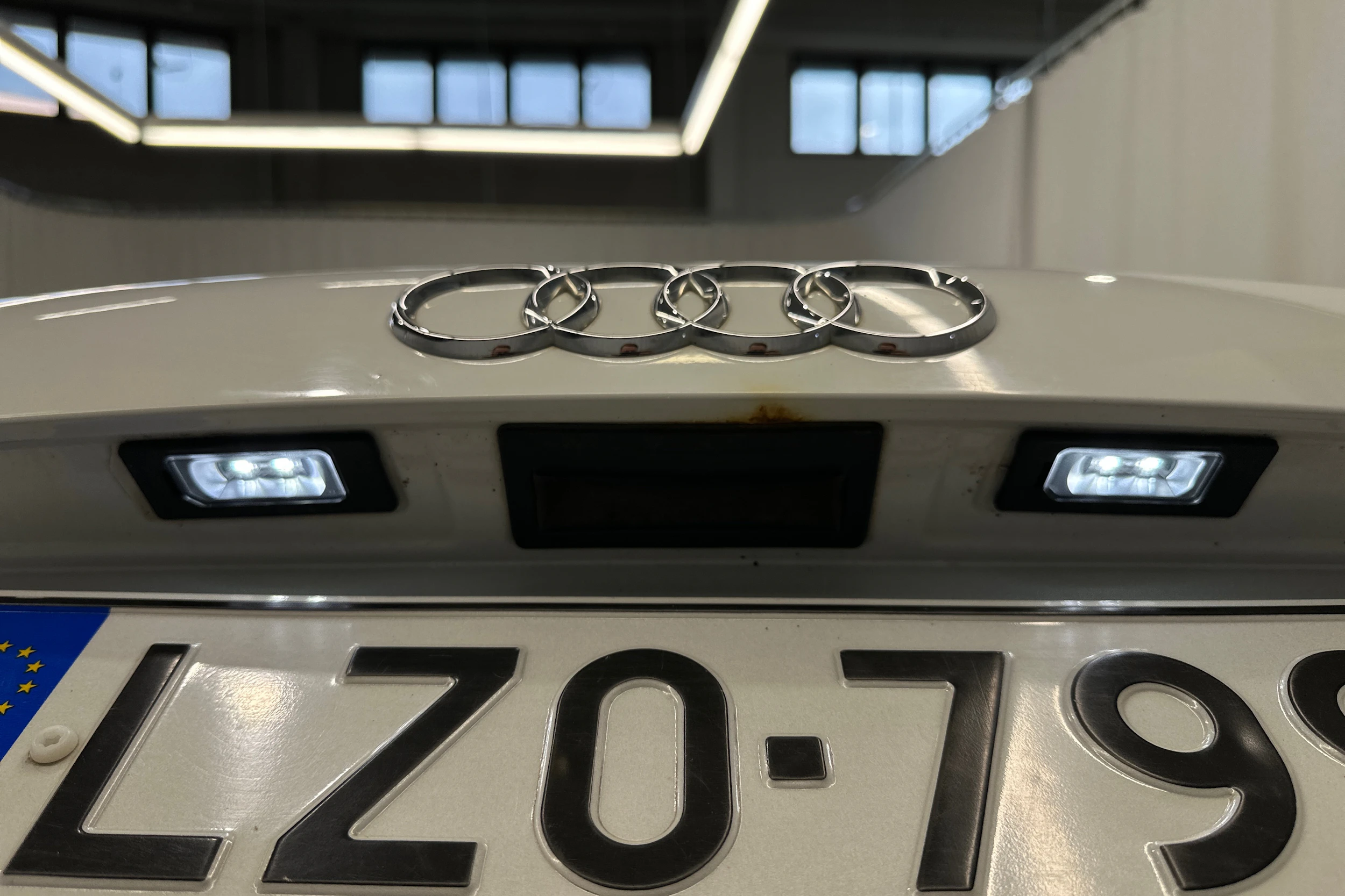 valkoinen Audi A4 2012 kuva 35.